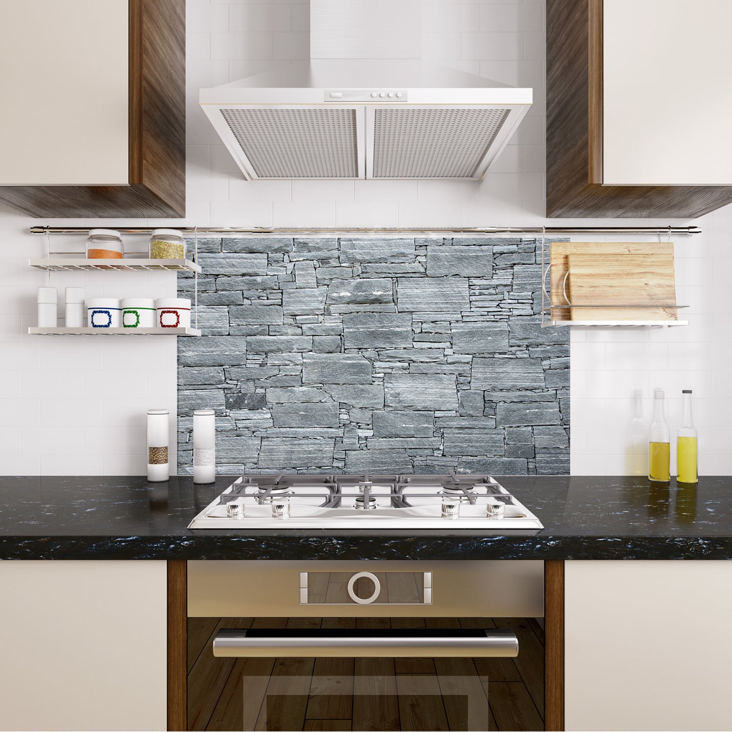 Moderne Küche mit grauem Steinrückwand und Gasherd.