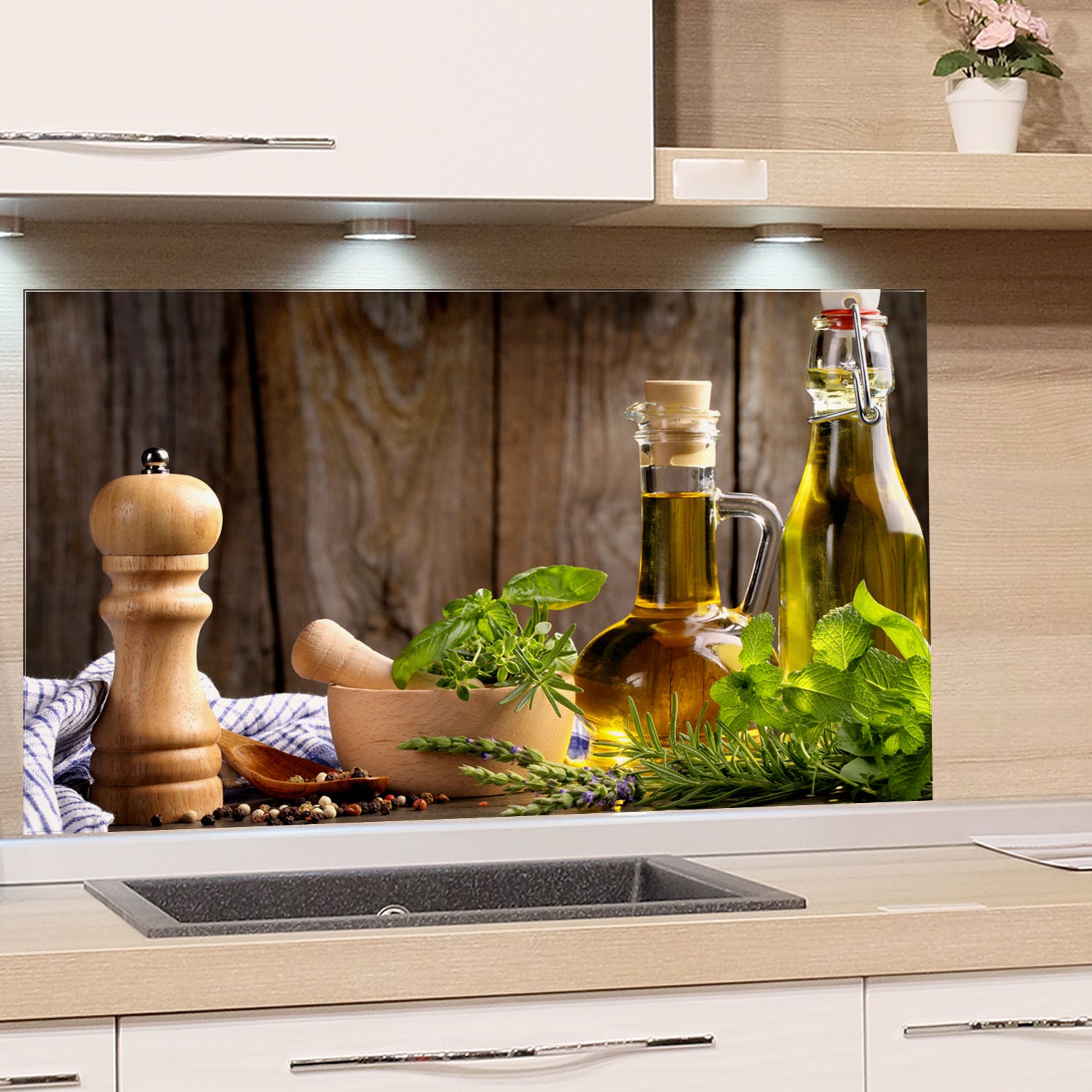 Olivenöl, Kräuter, Holz, Pfeffermühle, Mörser, grüne Farben.