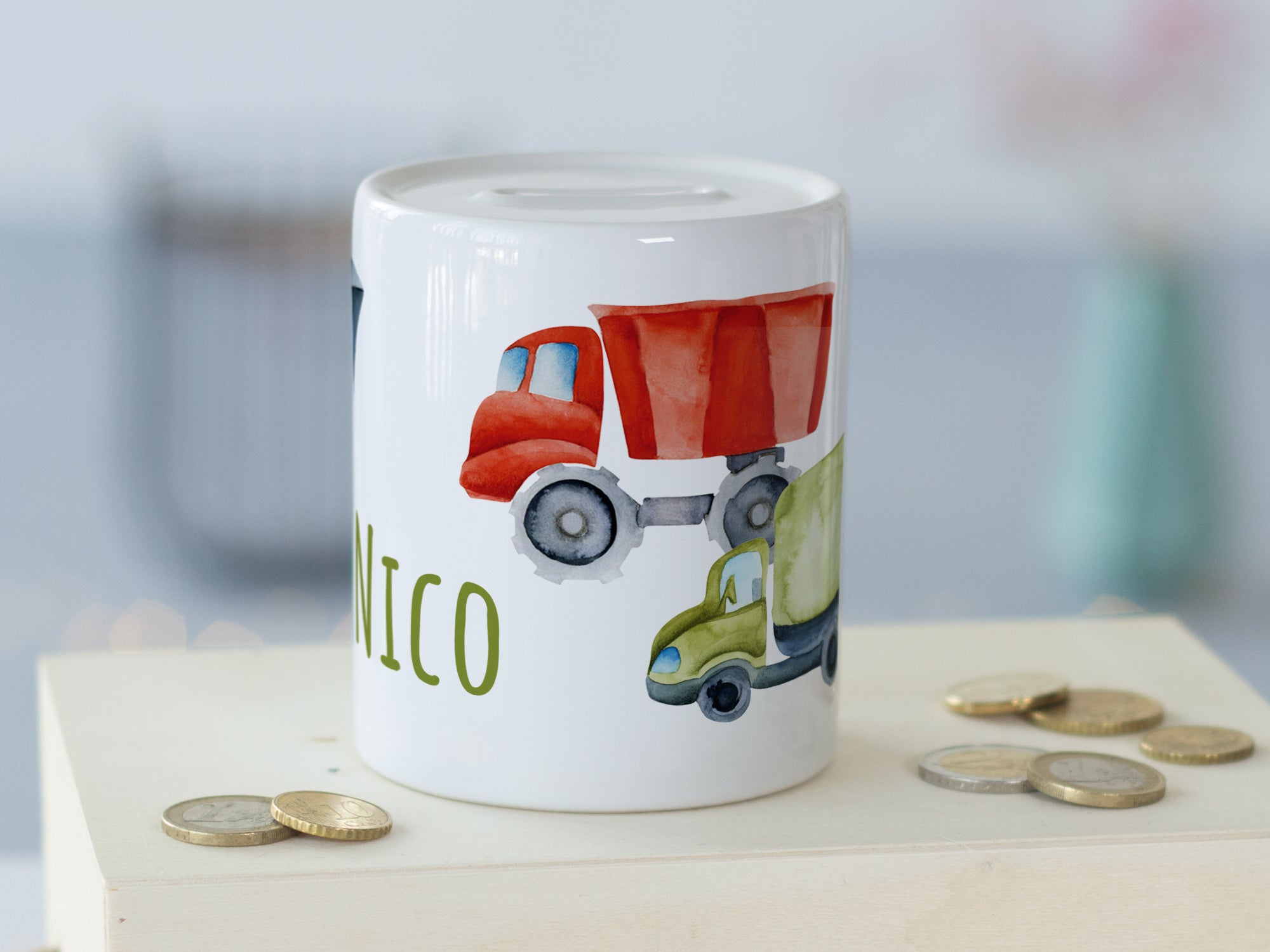 Spardose mit bunten Fahrzeugen