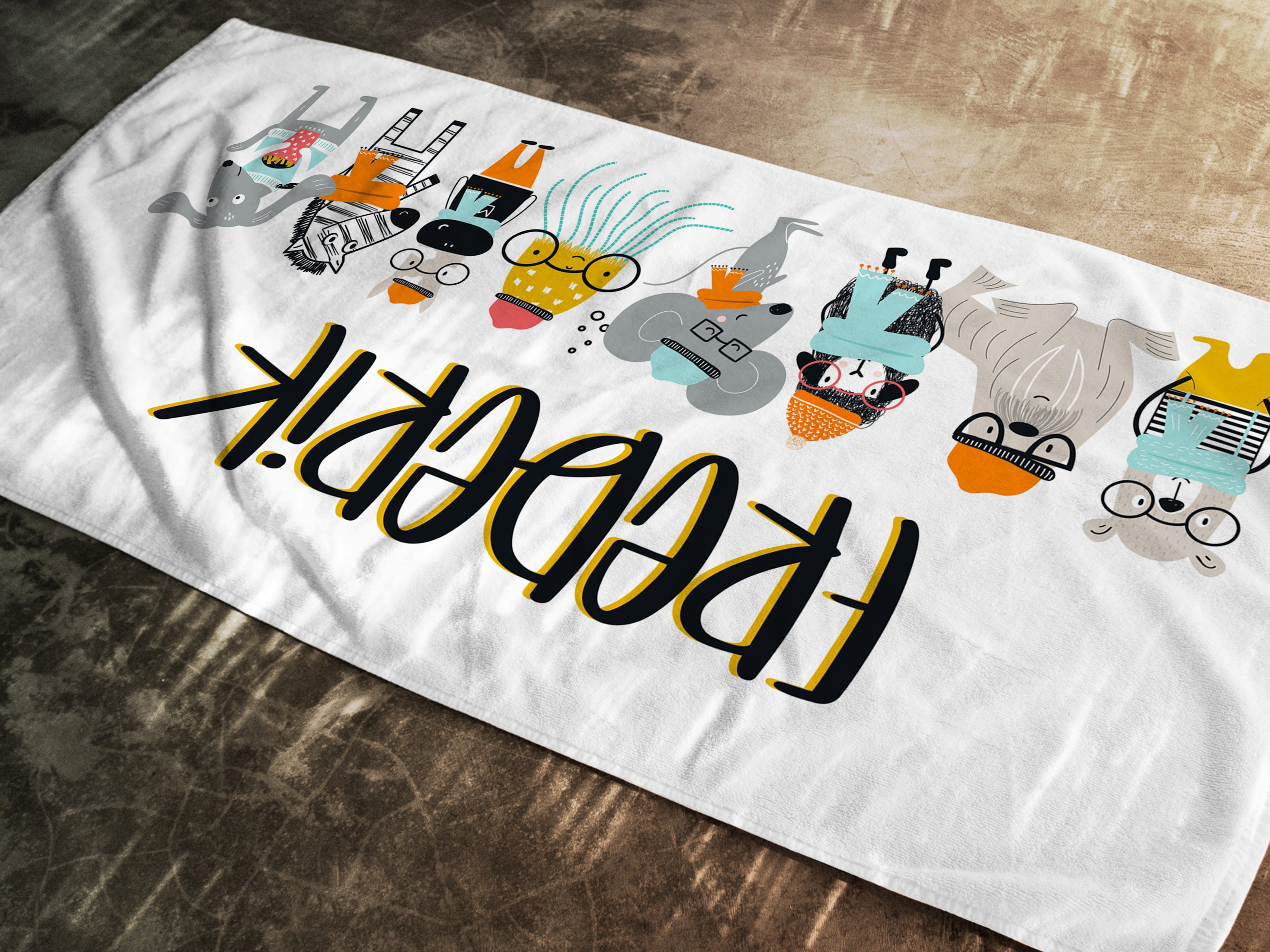 Handtuch mit bunten Tiermotiven