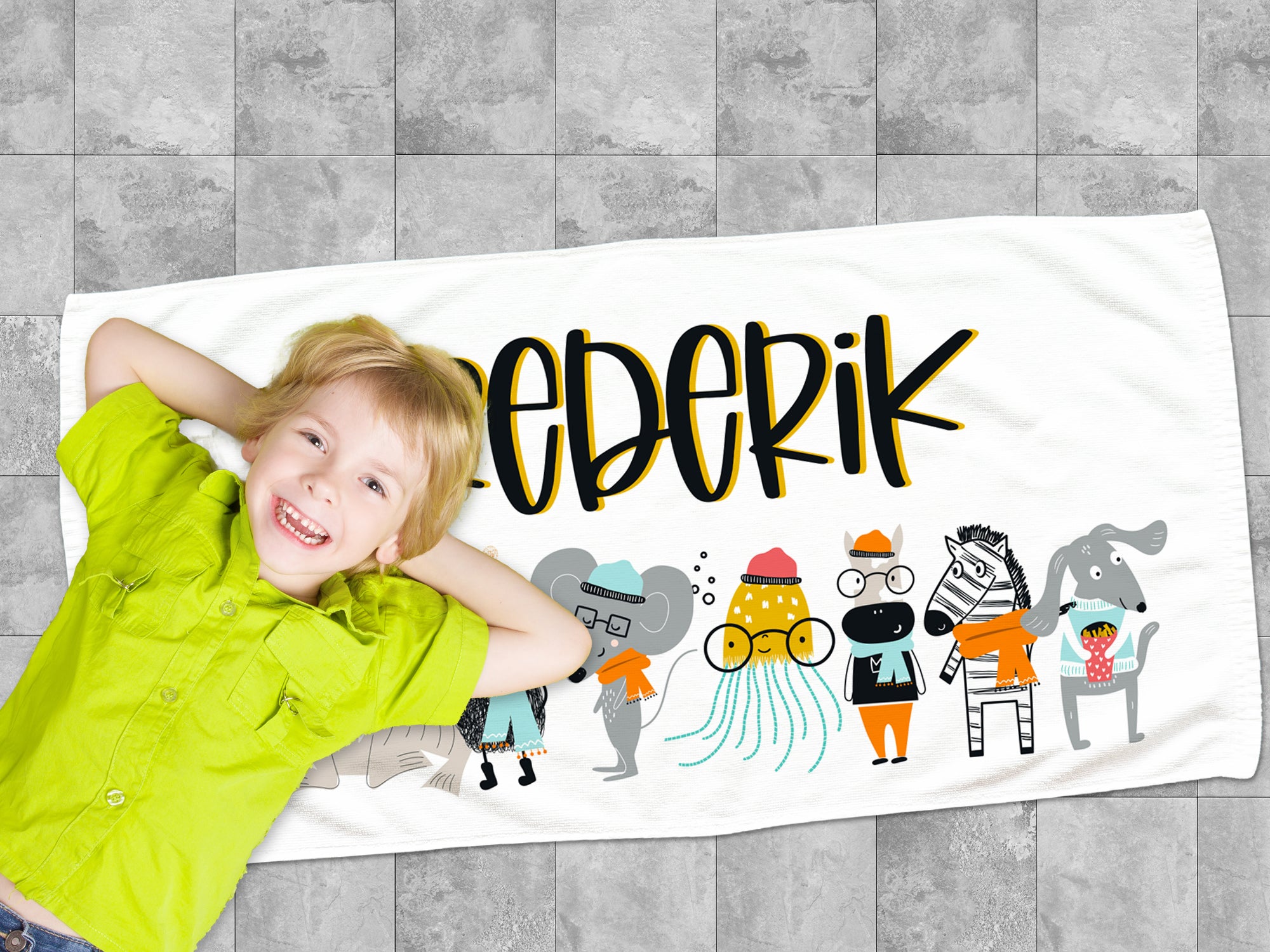 Handtuch mit bunten Tiermotiven