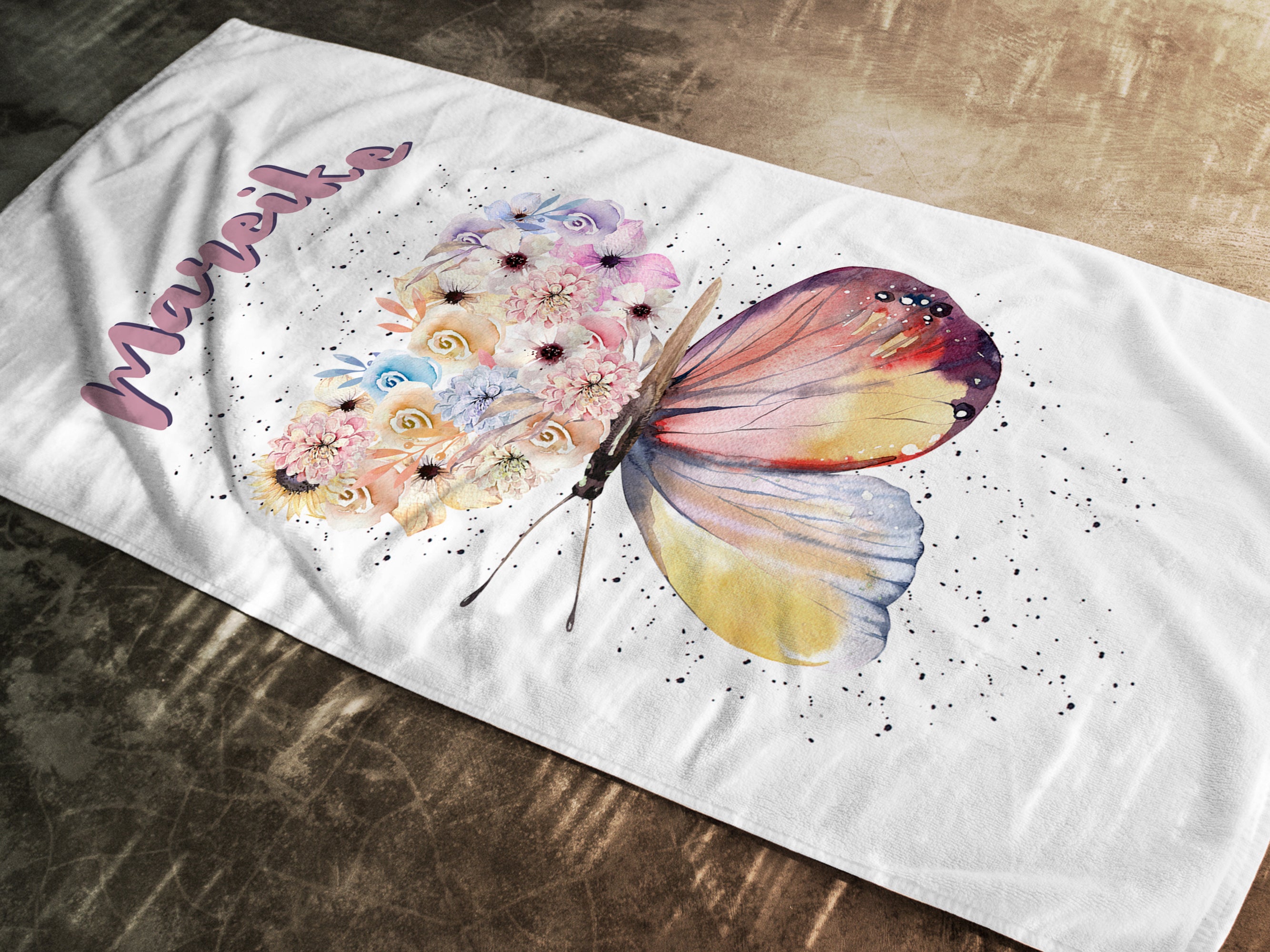 Handtuch mit Schmetterling und Blumen