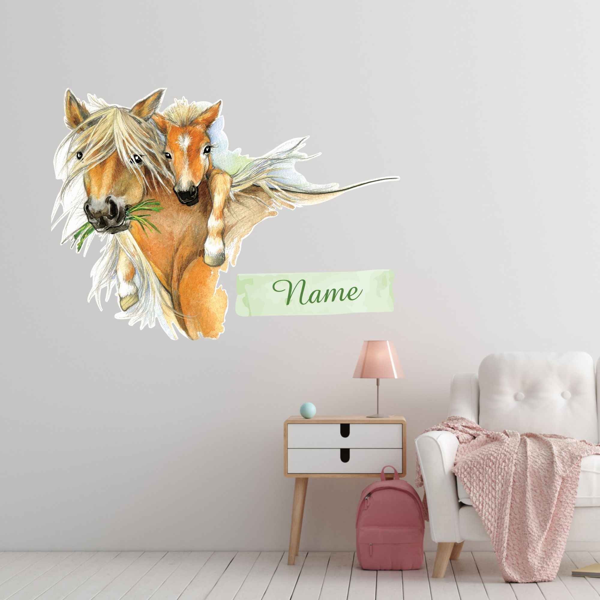 Wandtattoo mit zwei Pferden, beige und braun, personalisierbar.
