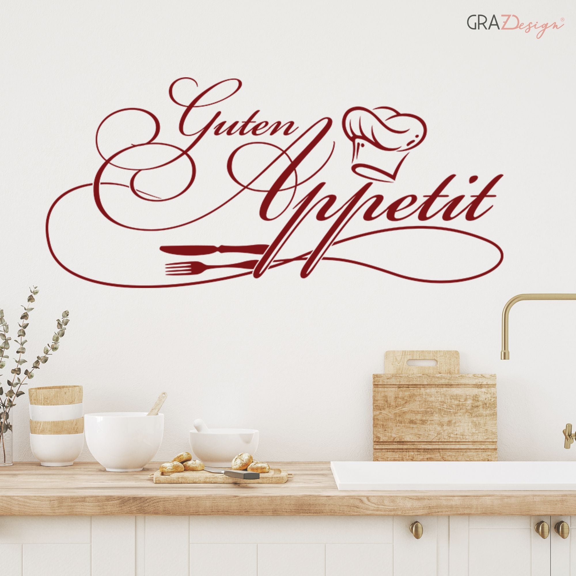 Wandtattoo "Guten Appetit" in roter Schrift.