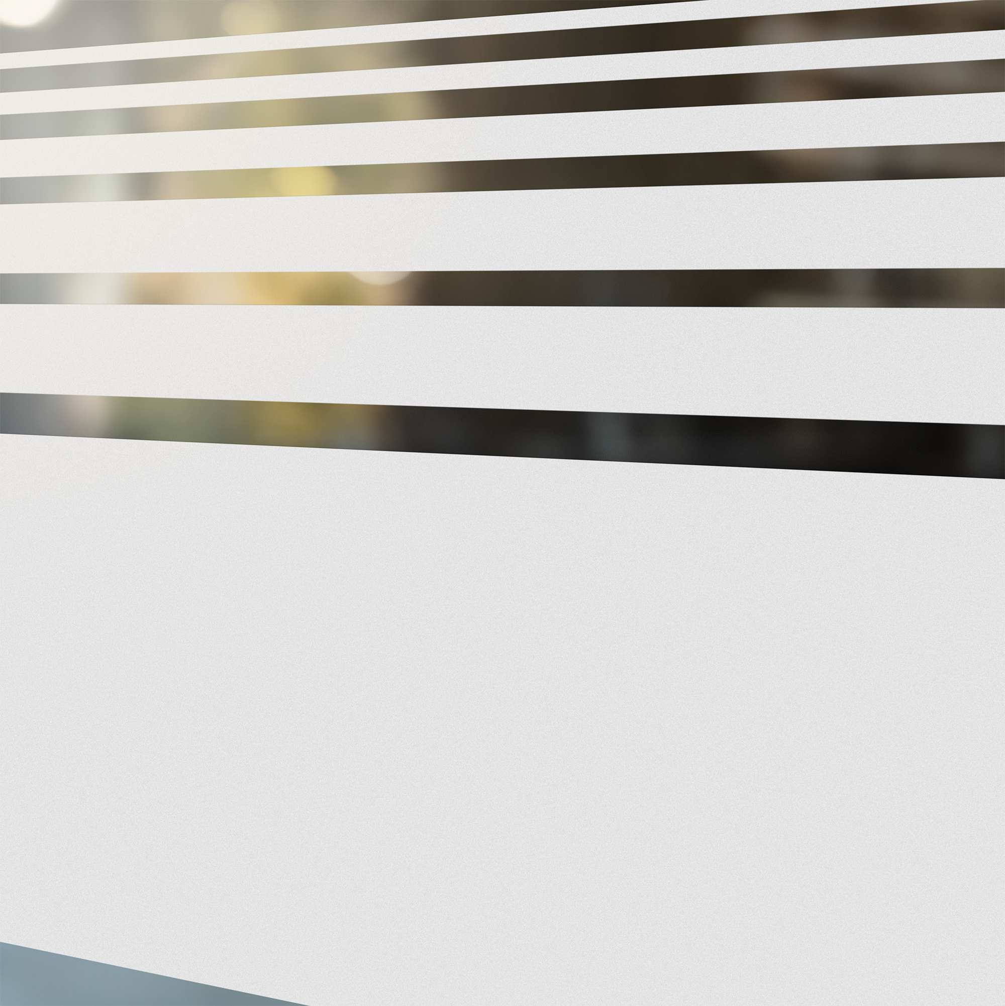 Milchglas Fensterfolie mit horizontalen Streifen als moderner Sichtschutz für Fenster