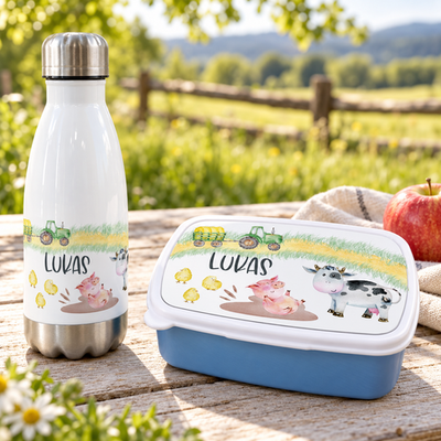 Brotdose und Trinkflasche mit Bauernhof-Motiv im Alltag