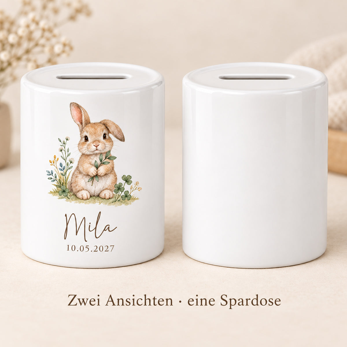 Hase mit Blätterzweig: Spardose mit Beispielname Mila und Datum 10.05.2027, Zwei Ansichten