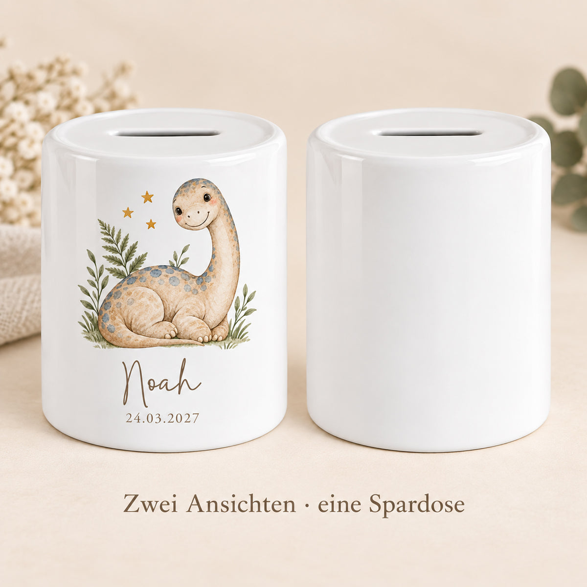 Beiger Dino mit Sternen: Spardose mit Beispielname Noah und Datum 24.03.2027, Zwei Ansichten