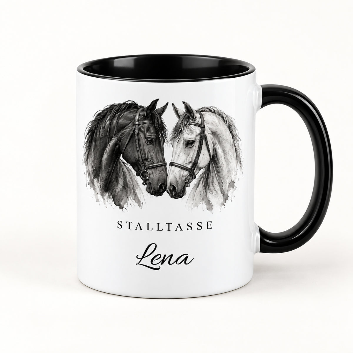 Stalltasse mit Namen Lena – Verbundenheit, schwarzer Henkel und Innenraum – Hauptbild