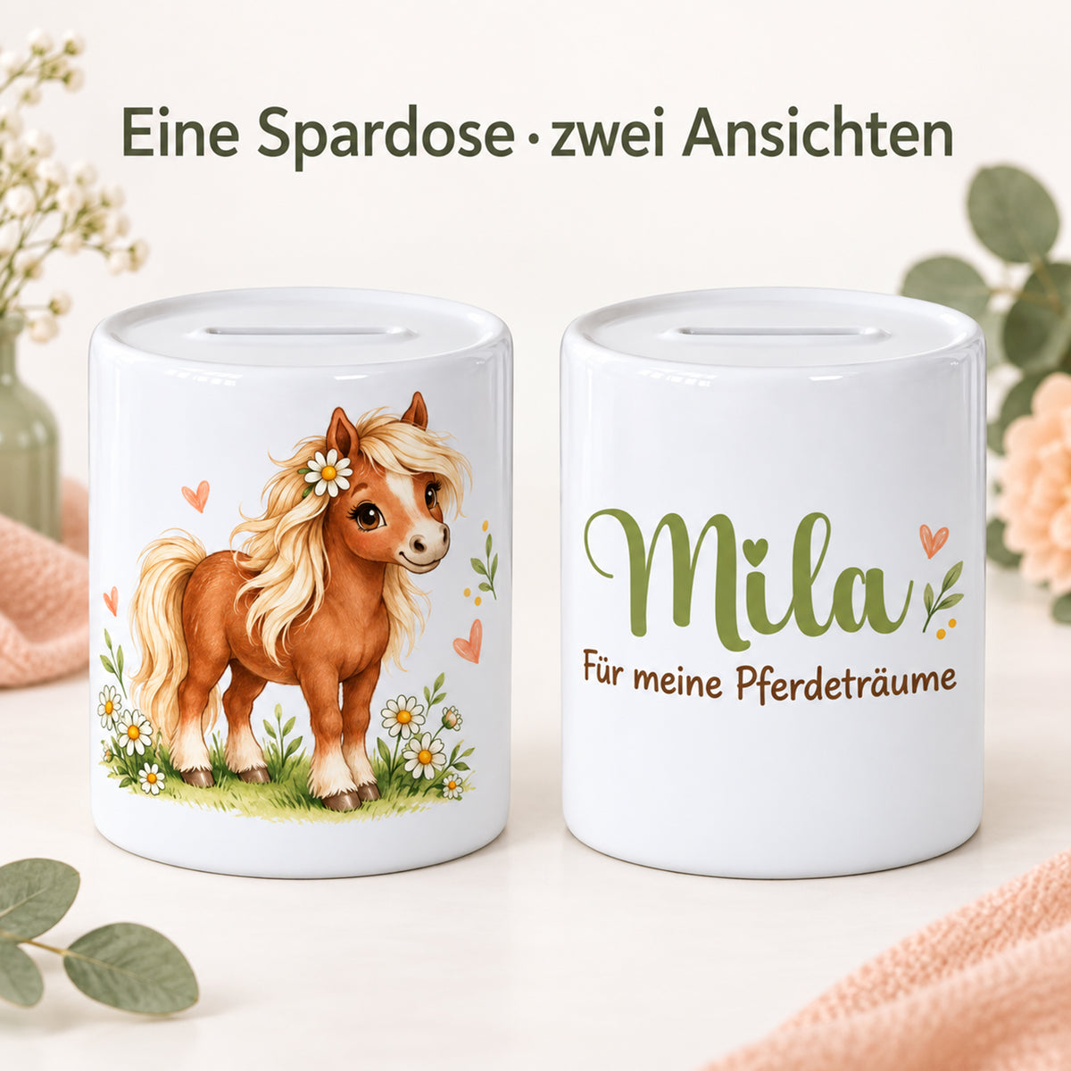 Motivseite und Namensseite derselben Spardose Blumenpony nebeneinander, mit Hinweis auf zwei Ansichten eines Artikels.