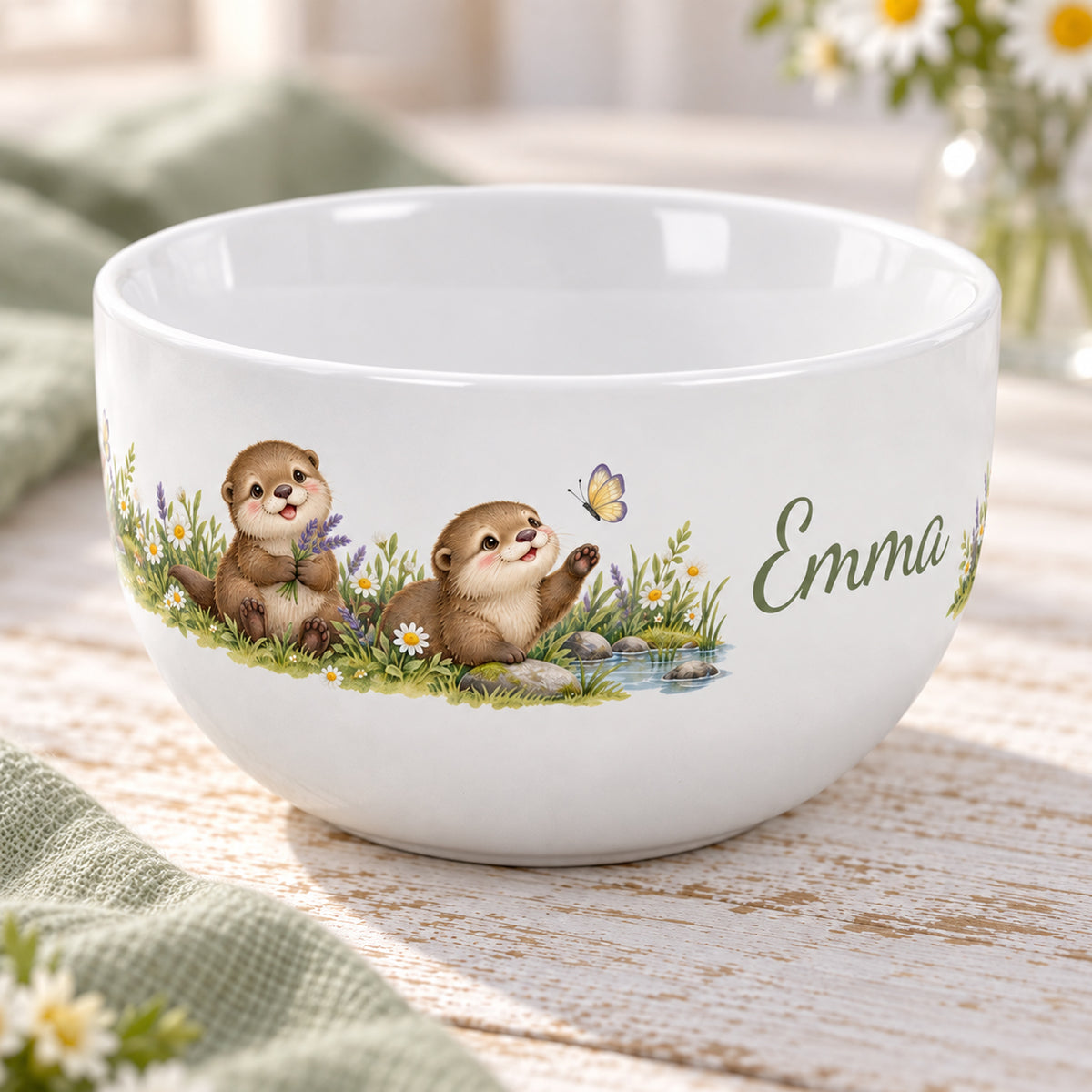 Seitliche Ansicht des bedruckten Motivs – Müslischale Otter Blumenwiese, Beispielname Emma