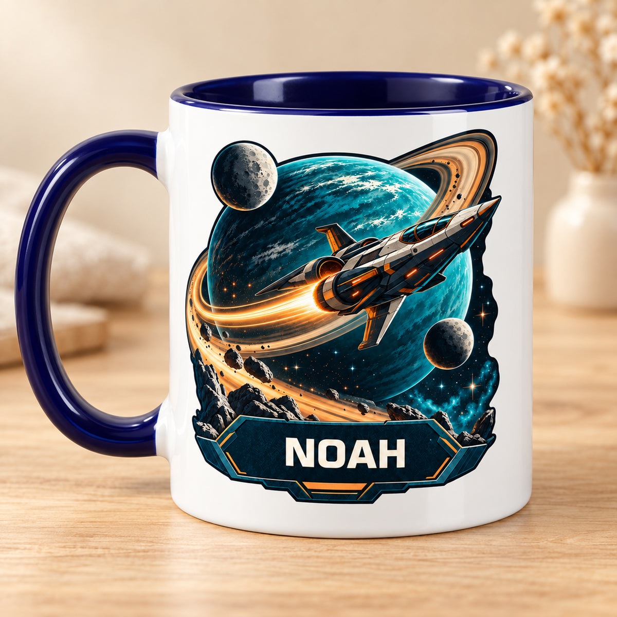 Zweite bedruckte Seite der Tasse Ringplanet mit demselben Namen NOAH