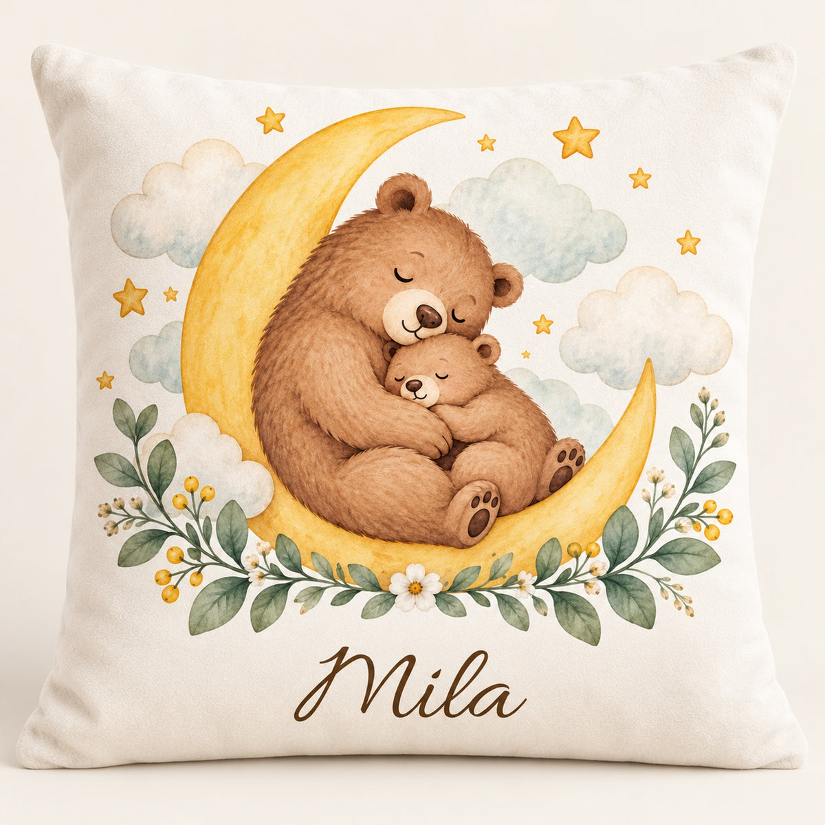 Bärenkuscheln: personalisierter Kissenbezug mit Bär, Mond und Beispielname Mila – Hauptbild