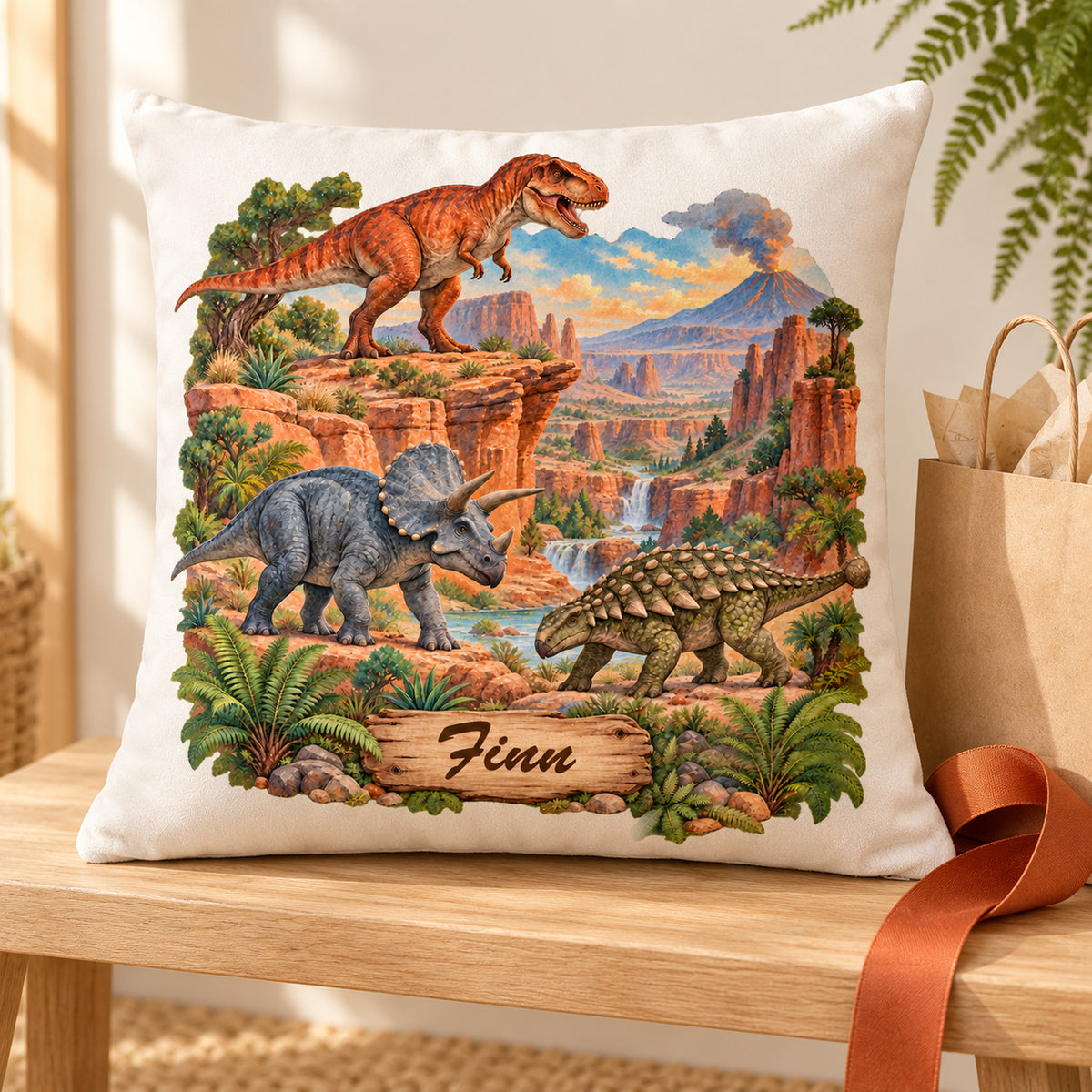 Dinosaurier-Kissenbezug Canyon-Abenteuer, 40 × 40 cm, mit Beispielname Finn – Geschenk.