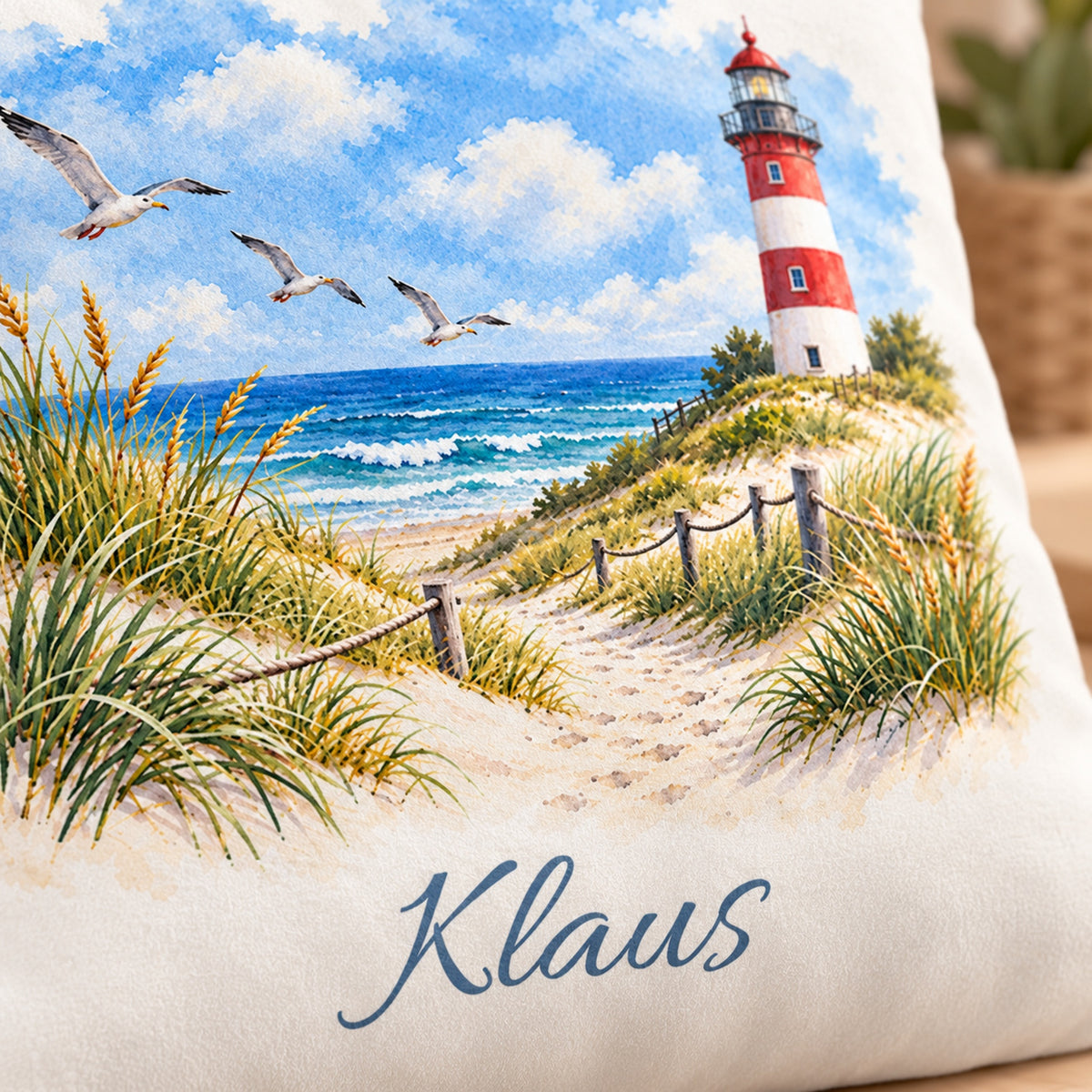 Dünenweg: Kissenbezug mit Leuchtturm und Beispielname Klaus – Druckdetail