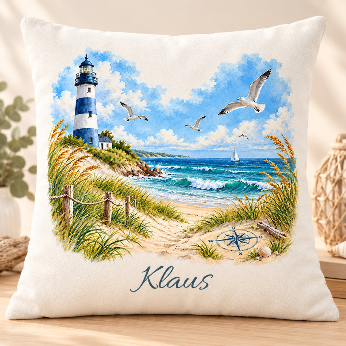 Kompass am Meer: Kissenbezug mit Leuchtturm und Beispielname Klaus – Hauptbild