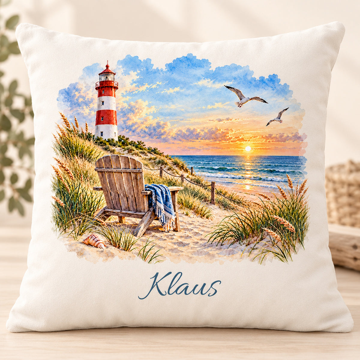 Lieblingsplatz am Meer: Kissenbezug mit Leuchtturm und Beispielname Klaus – Hauptbild