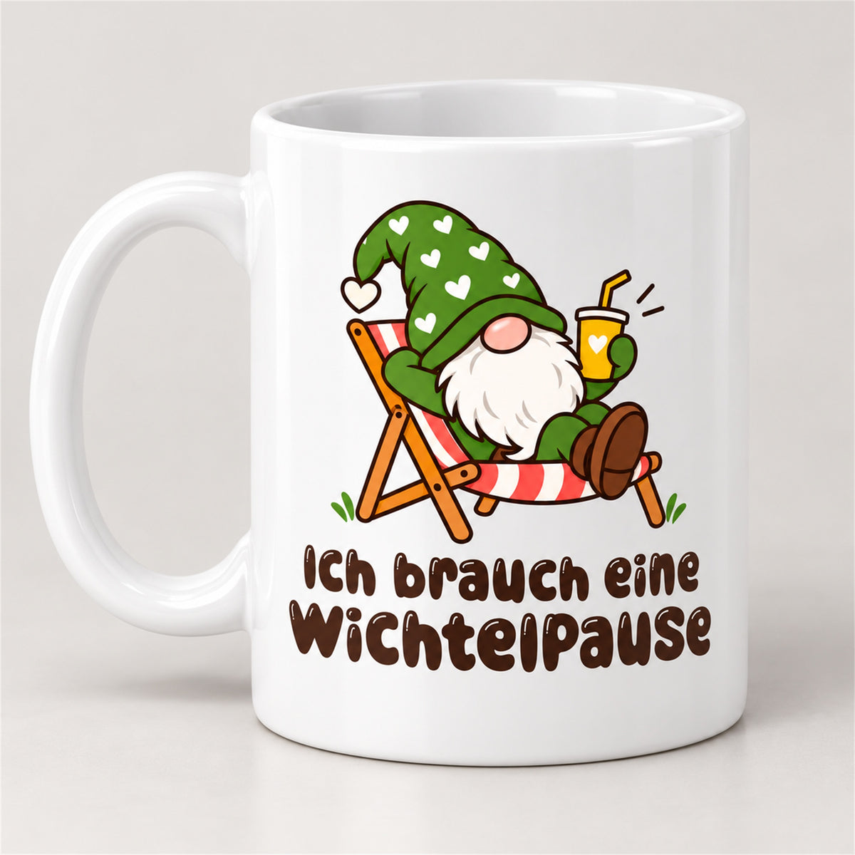 Weiße Wichteltasse mit dem Spruch „Ich brauch eine Wichtelpause“ – Ansicht 2