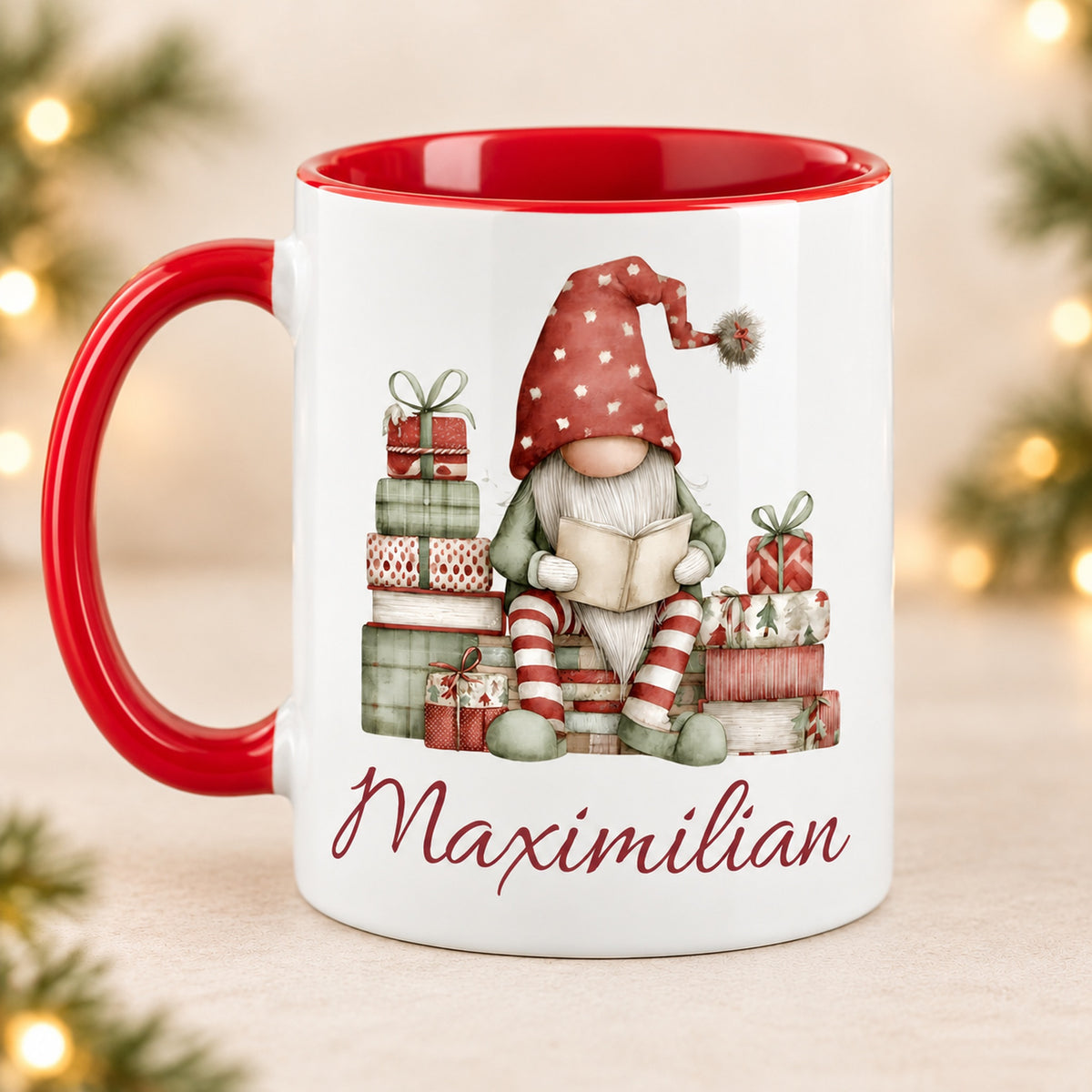 Personalisierte Weihnachtswichtel-Tasse Gemütliche Lesestunde mit roter Innenseite und rotem Henkel – Rückseite mit gleichem Motiv und Namen