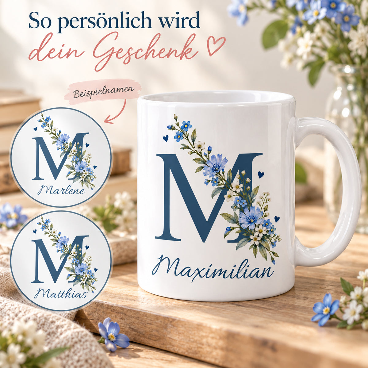 Weiße personalisierte Keramiktasse Blaue Blütenranke mit floralem Monogramm – Personalisierungsbeispiele
