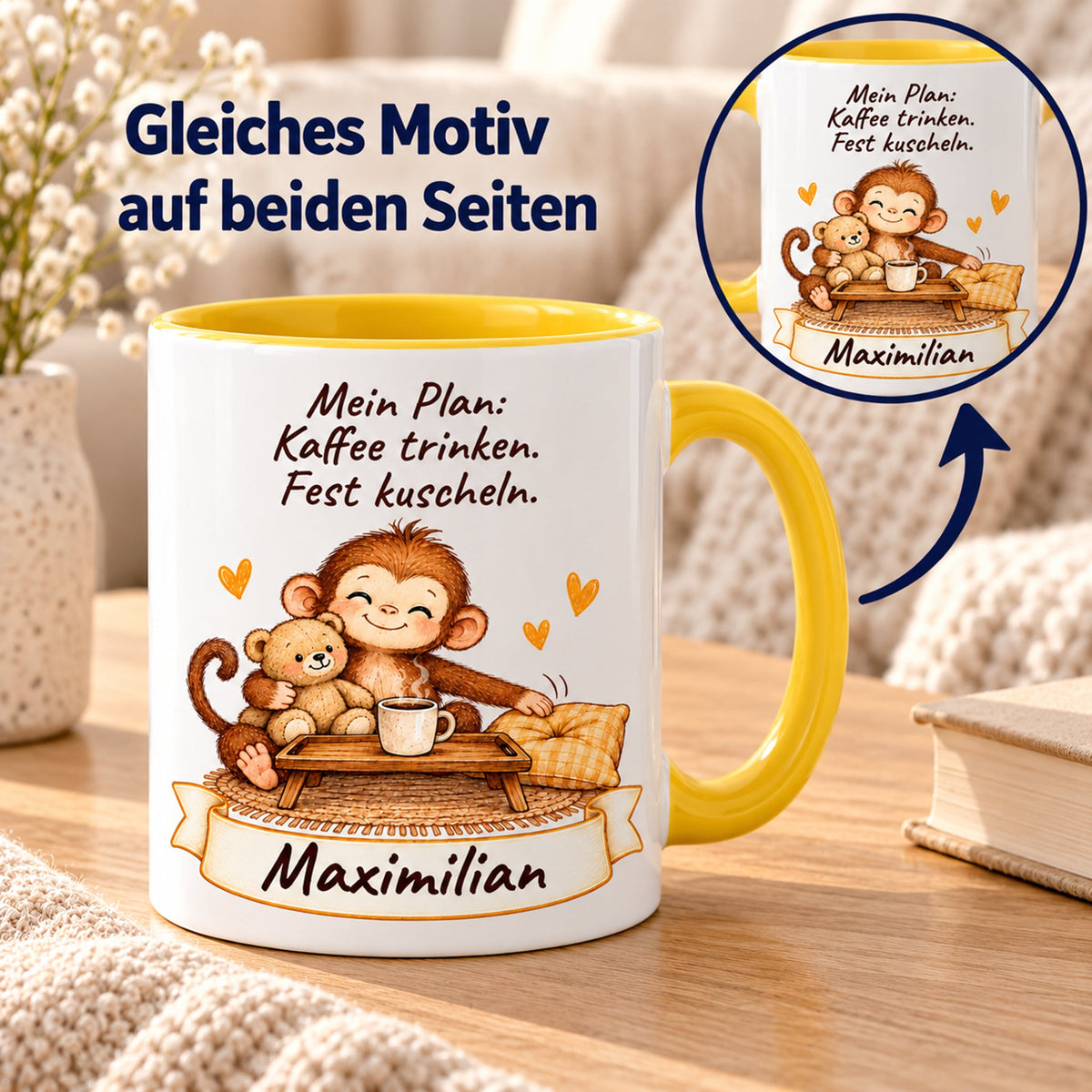 Beidseitiger Druck: gelbe personalisierte Tasse mit Baby-Affe, Motiv Kaffee und Kuscheln, Beispielname Maximilian