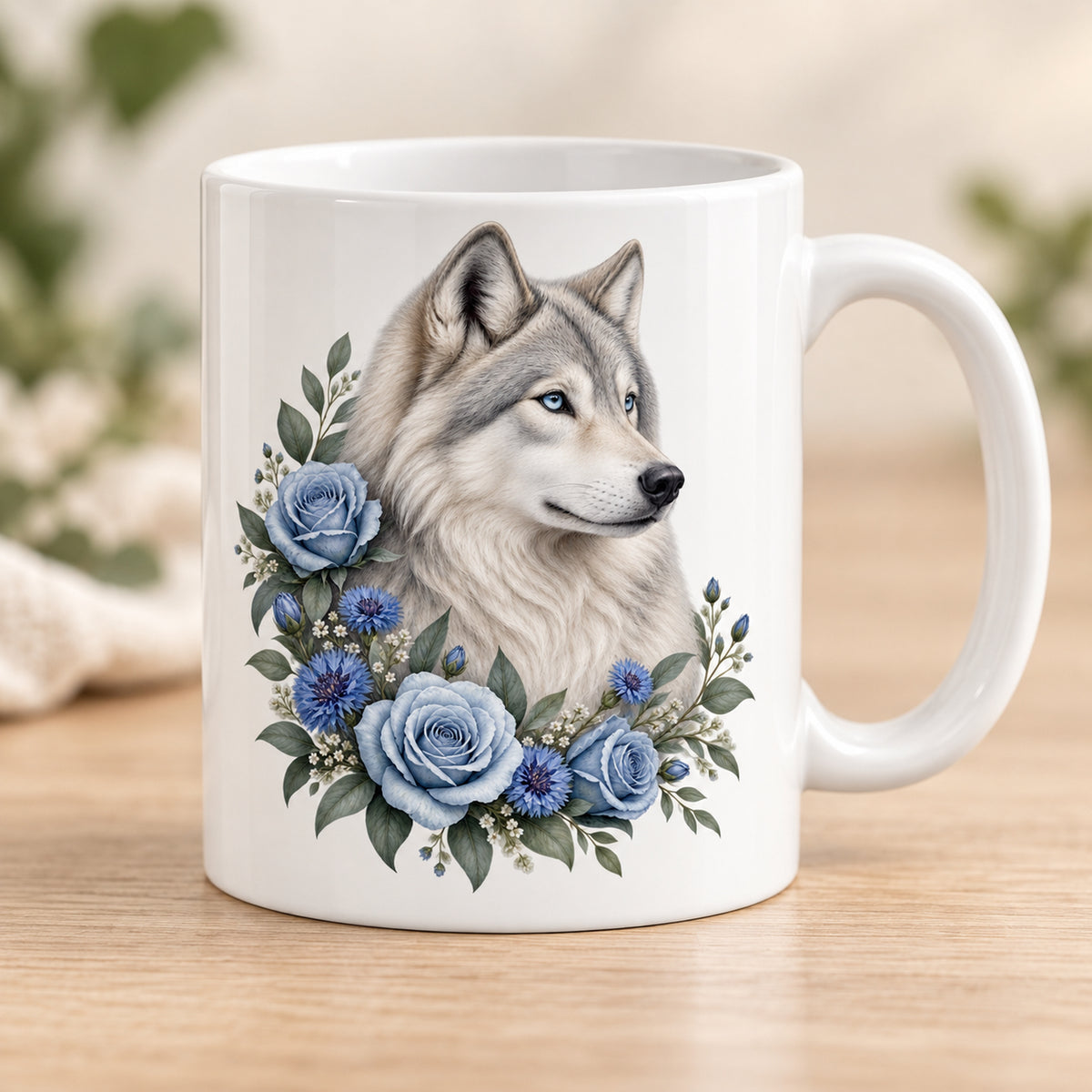 Weiße Wolf-Tasse Nordlichtblüten mit blauen Blumen – Vorderansicht