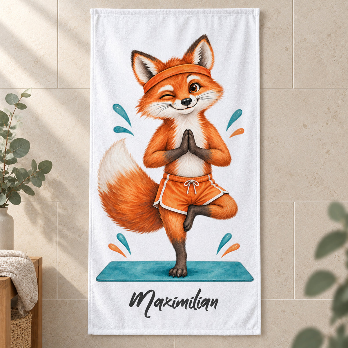 Personalisiertes Handtuch mit Yoga-Fuchs und Wunschname – Ansicht 2