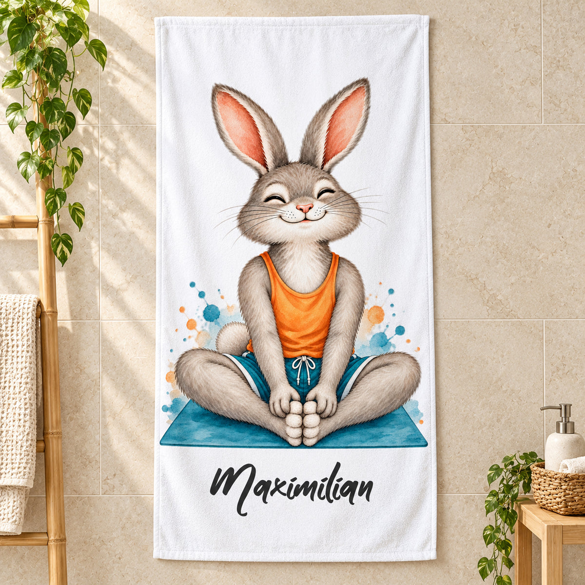 Personalisiertes Handtuch mit Yoga-Hase und Wunschname – Ansicht 2