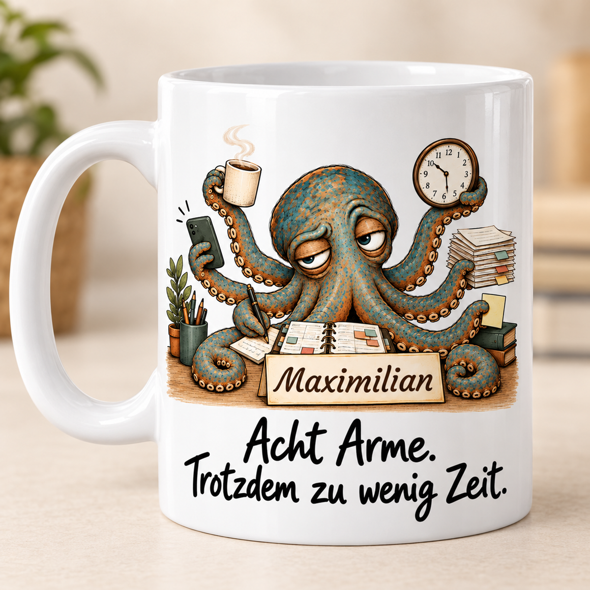 Projektmanagement: weiße Tasse mit Krake-Berufsmotiv, Spruch und Beispielname Maximilian – bedruckte Rückseite