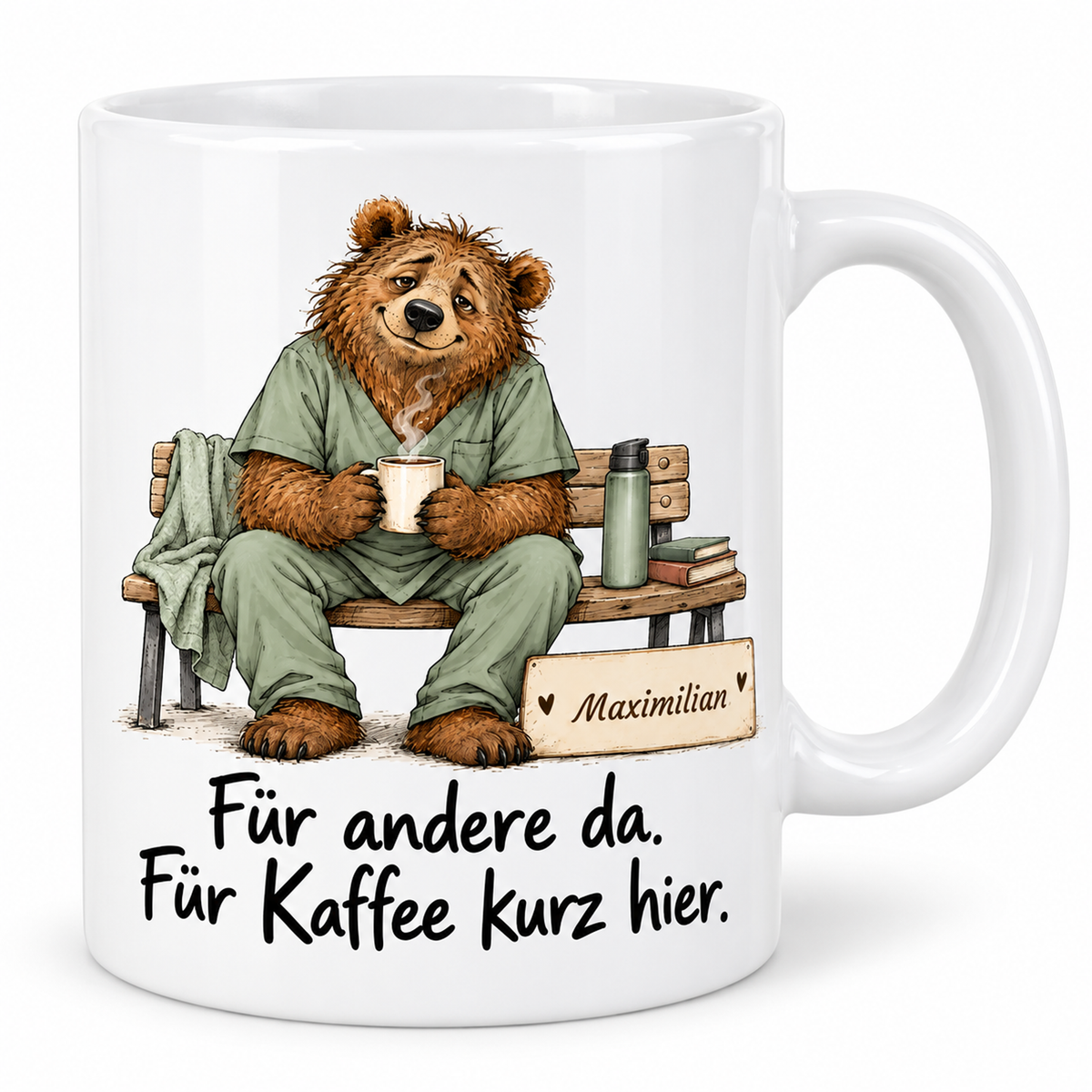 Pflege: weiße Tasse mit Bär-Berufsmotiv, Spruch und Beispielname Maximilian – Hauptansicht