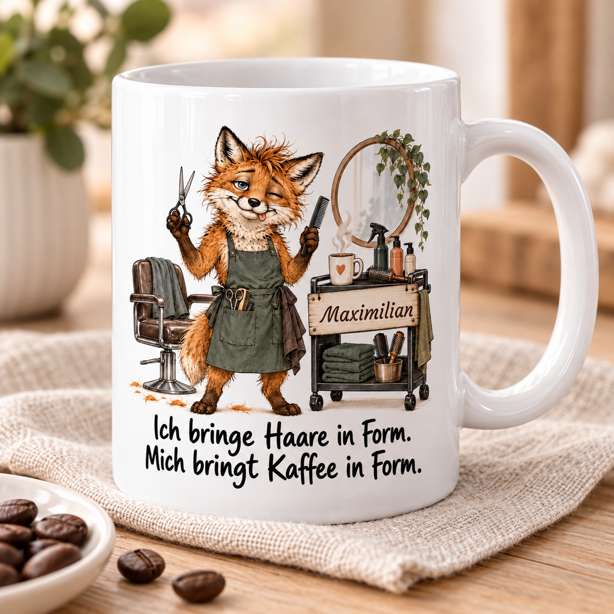Friseur: weiße Tasse mit Fuchs-Berufsmotiv, Spruch und Beispielname Maximilian – Schrägansicht