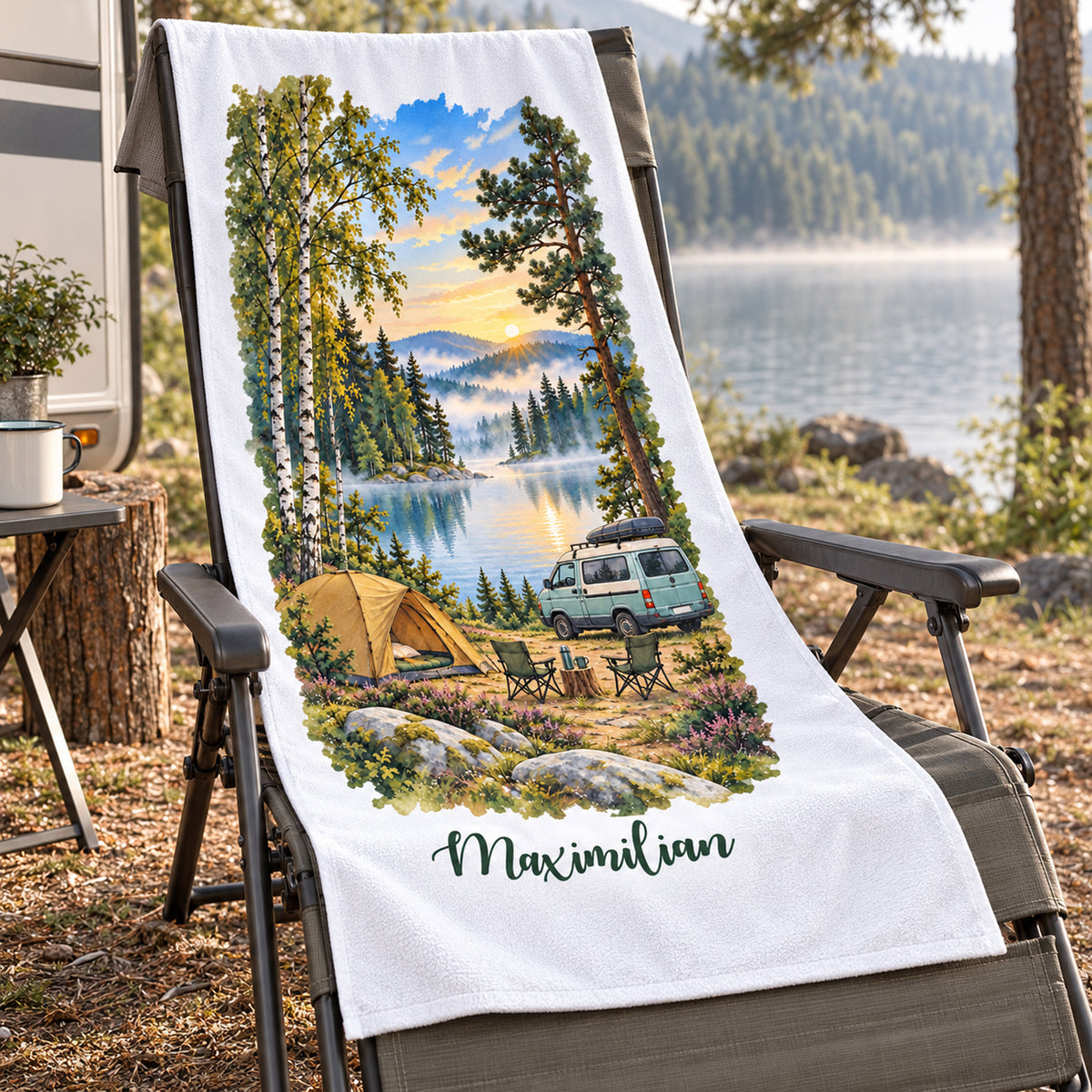 Camping-Handtuch Morgennebel am Waldsee mit Wunschname – Ansicht 2