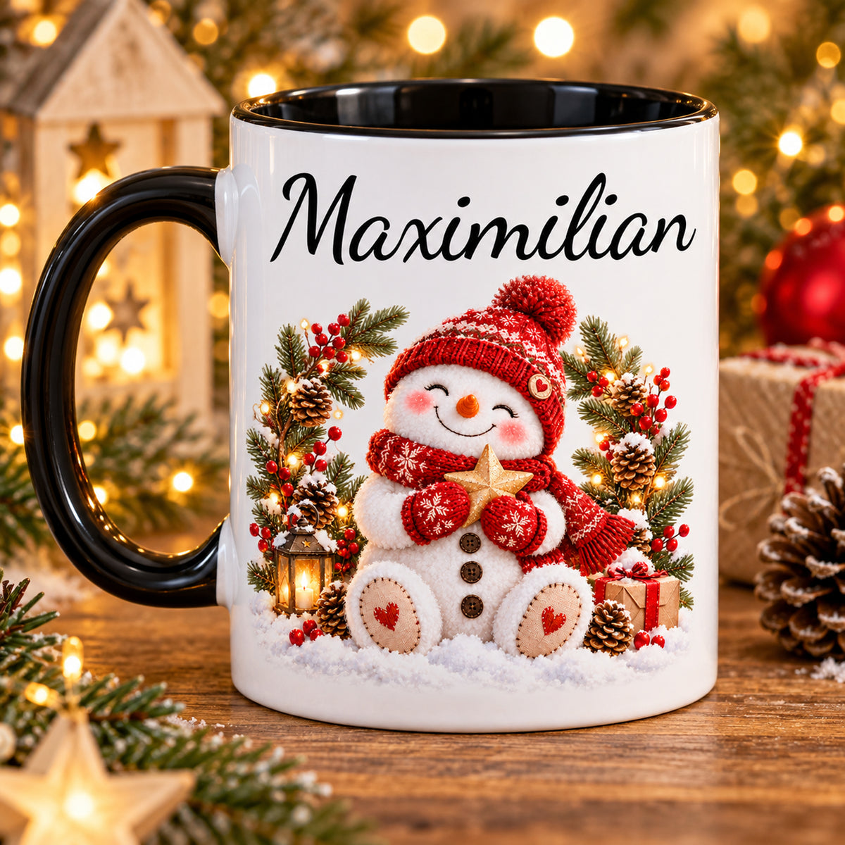 Zweite bedruckte Seite: Schneemann-Tasse Winterkranz, schwarzer Henkel, 330 ml, mit Beispielname Maximilian
