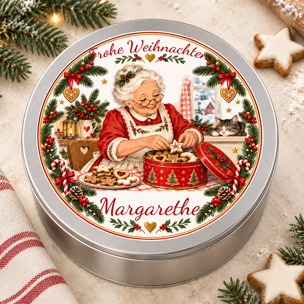 Draufsicht auf die personalisierte Weihnachtsoma-Keksdose, Motiv Keksdose füllen mit bedrucktem Deckel auf einem cremefarbenen Tisch.