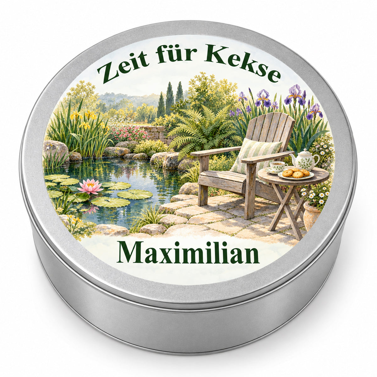 Geschlossene silberne Keksdose mit Gartenmotiv Kekspause am Gartenteich auf weißem Hintergrund