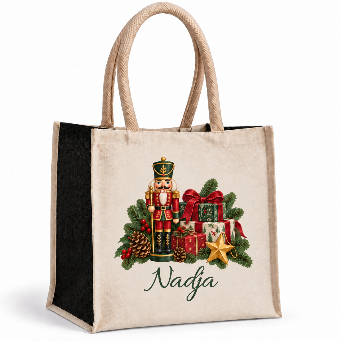 Naturfarbene Weihnachtstasche mit schwarzen Seiten, Nussknacker-Motiv und personalisiertem Namenszug vor weißem Hintergrund
