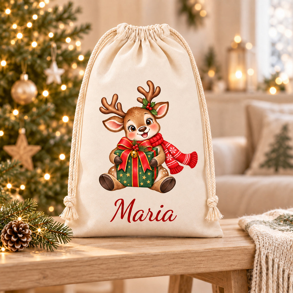 Personalisierter Rentier-Geschenksack mit passender Weihnachtsdekoration