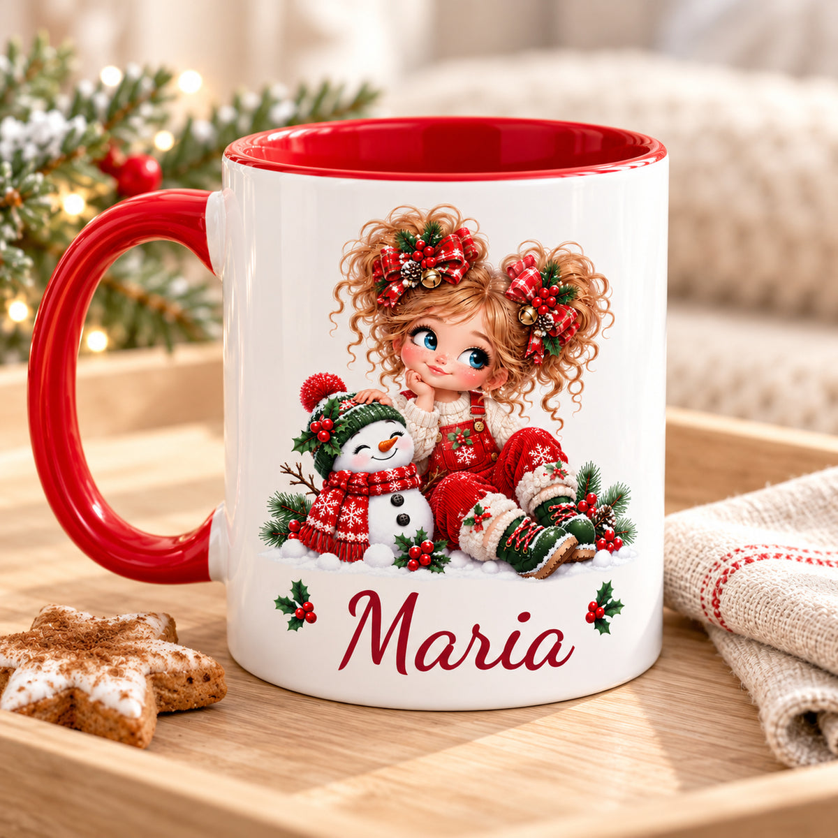 Rückseite der Weihnachtstasse Schneemann mit demselben Mädchenmotiv und Wunschname, roter Henkel links.