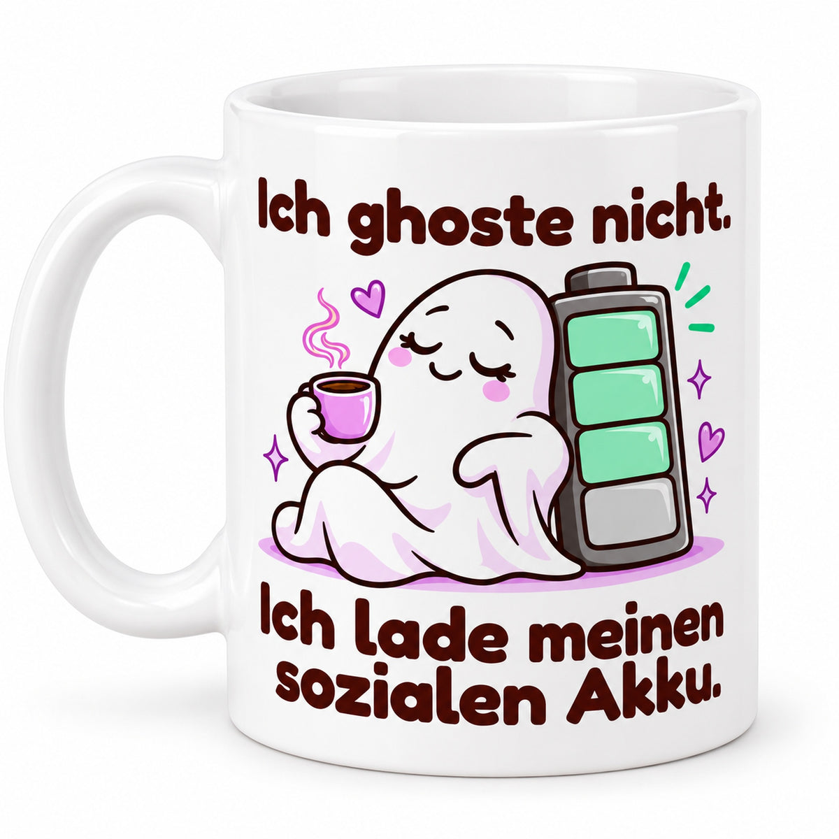 Freigestellte weiße Tasse „Sozialer Akku“ mit Henkel links und identischem Spruchdruck auf der Rückseite.