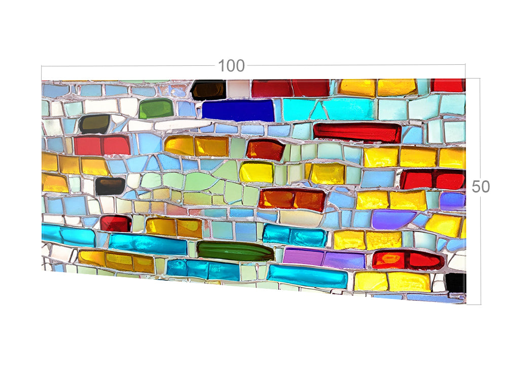 Bunte Mosaikfliesen in verschiedenen Farben und Formen.