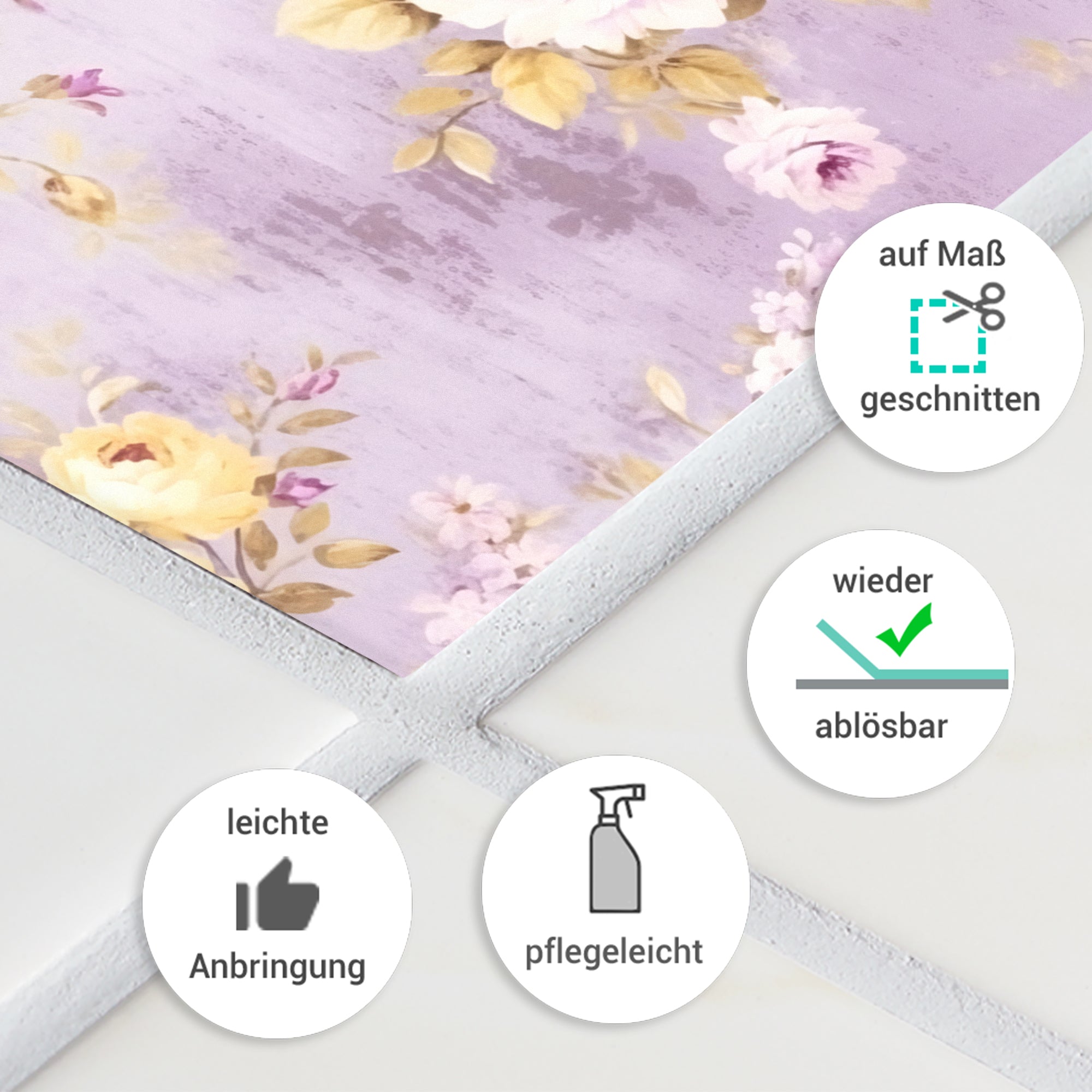 Lila Wandtapete mit floralen Mustern, pflegeleicht und wiederablösbar.