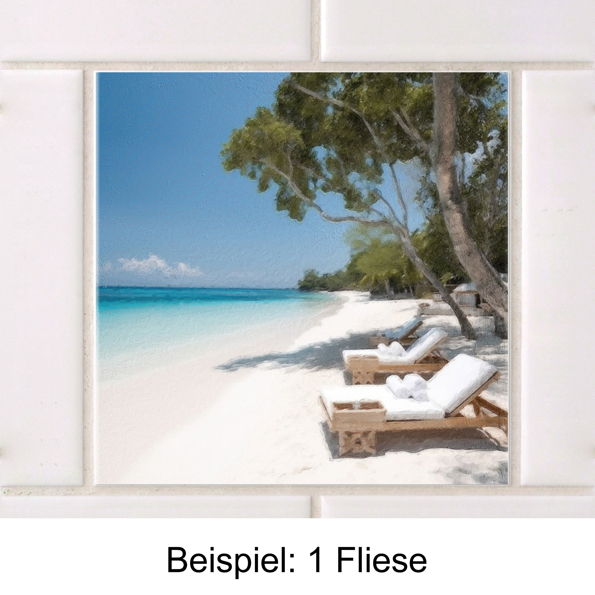 Fliese mit Strandmotiv, hellblaues Wasser und Liegen.