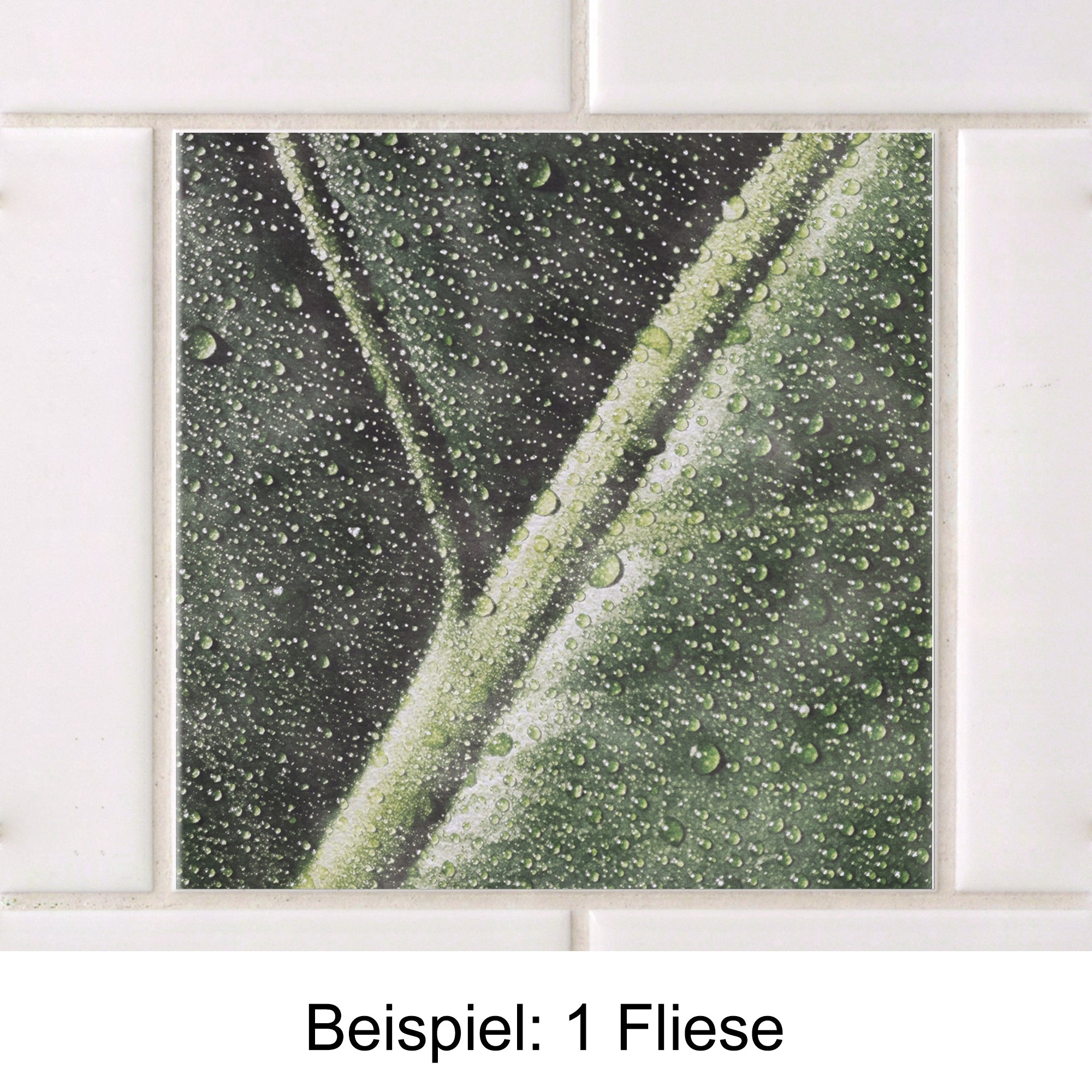 Grüne Fliese mit Wassertropfen auf Blattmuster.