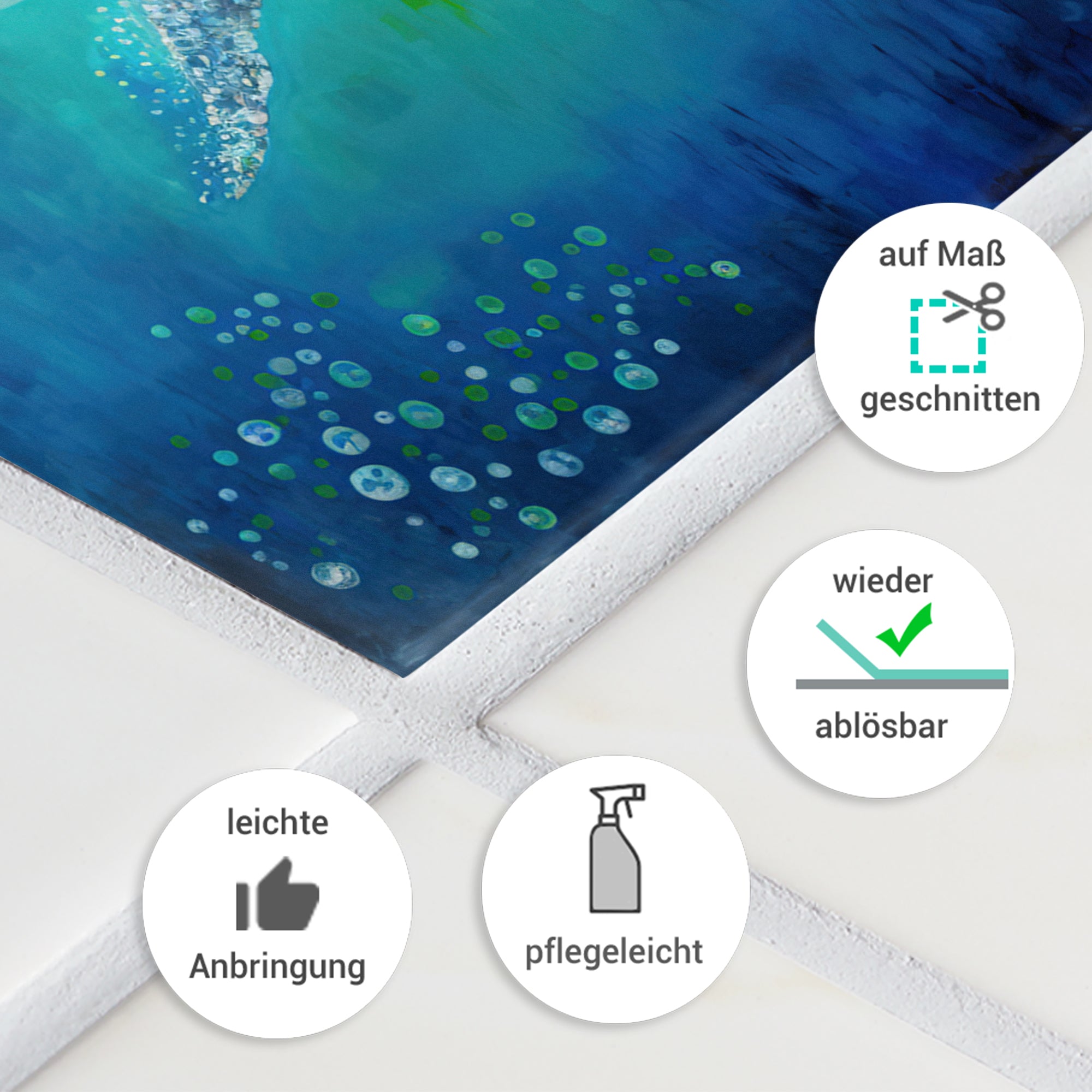 Bunte Wanddekoration in Blau- und Grüntönen, leicht ablösbar.