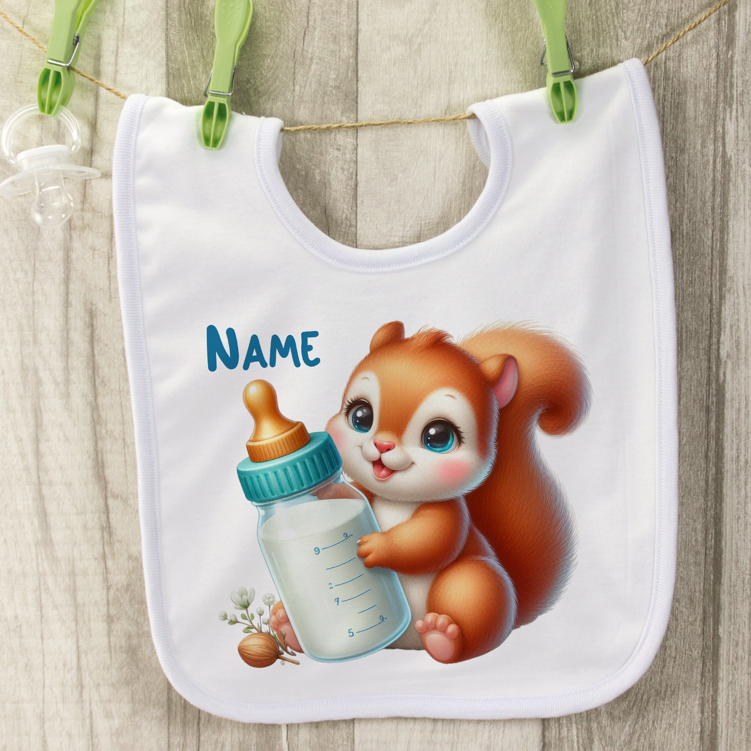 Baby Lätzchen mit niedlichem Eichhörnchen