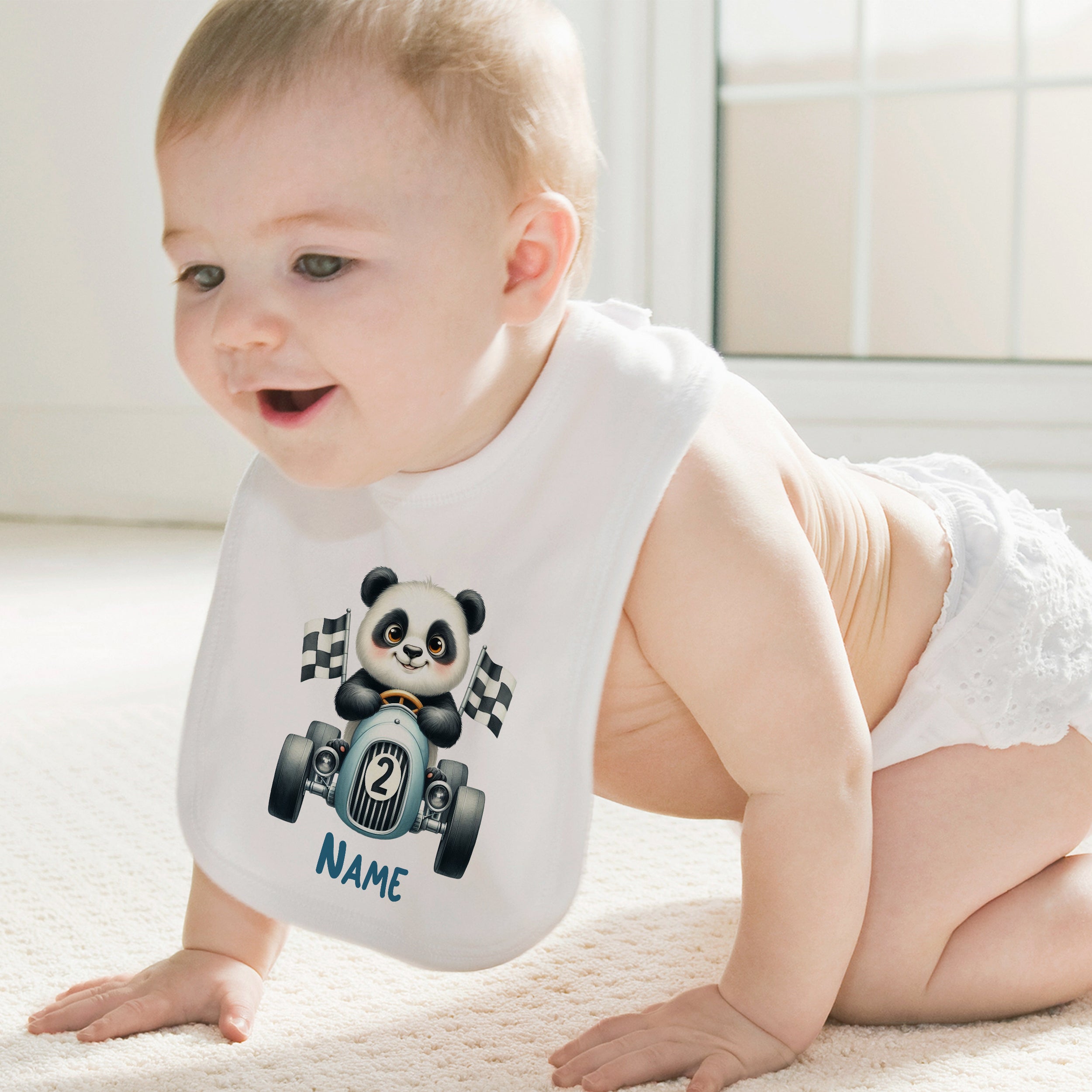 Baby Lätzchen Panda im Rennauto