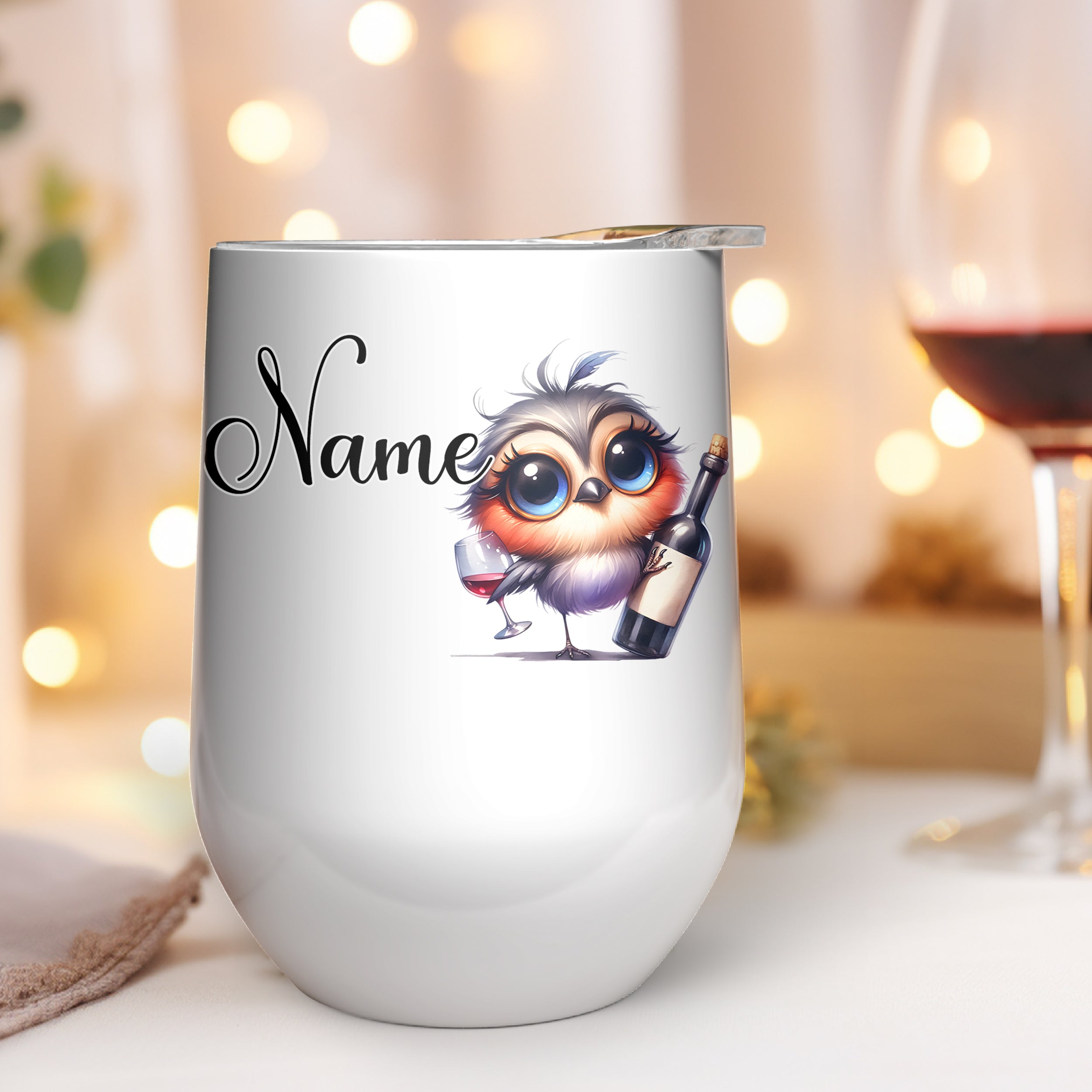 Weinbecher mit verspieltem Eulenmotiv