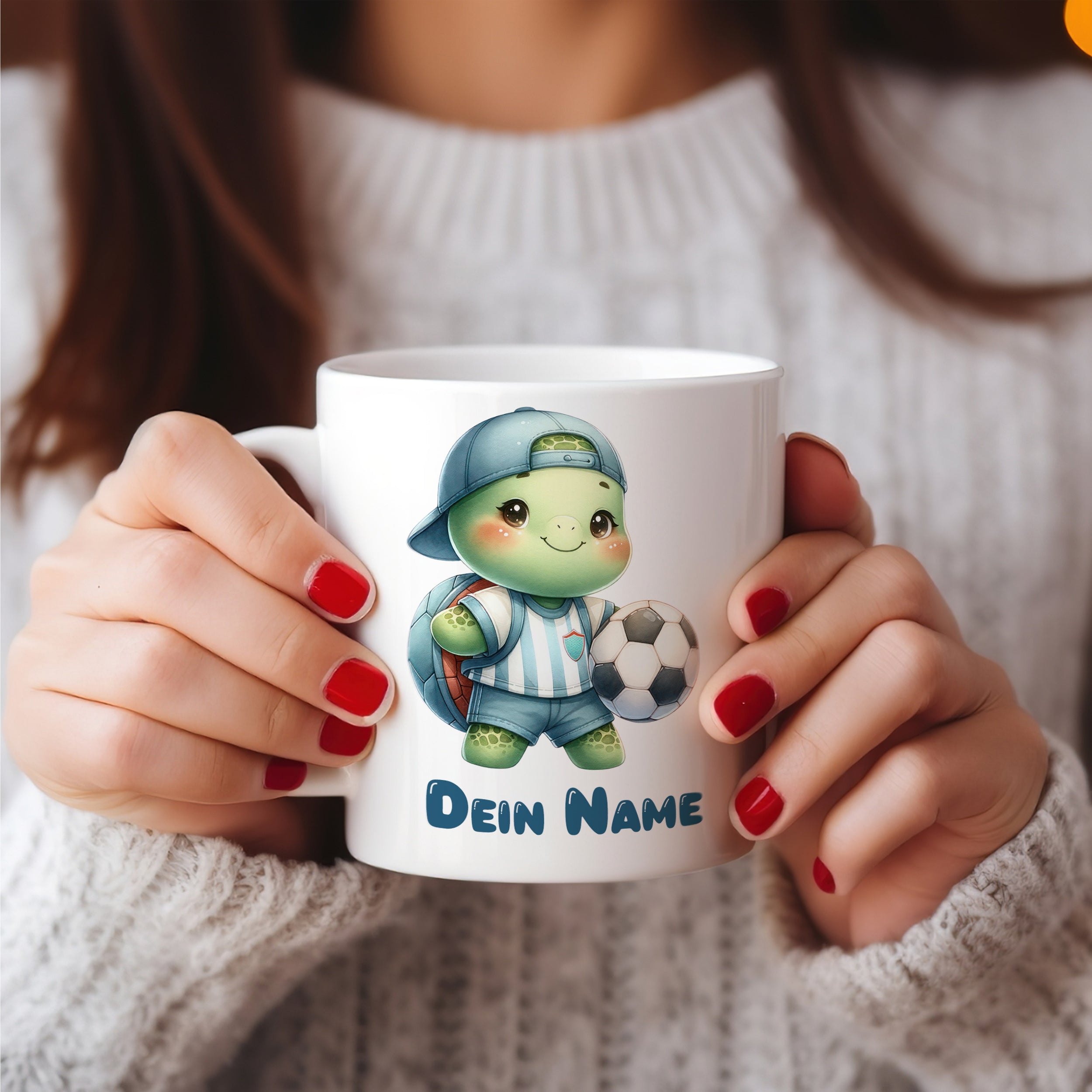 Tasse mit süßer Fußball-Schildkröte