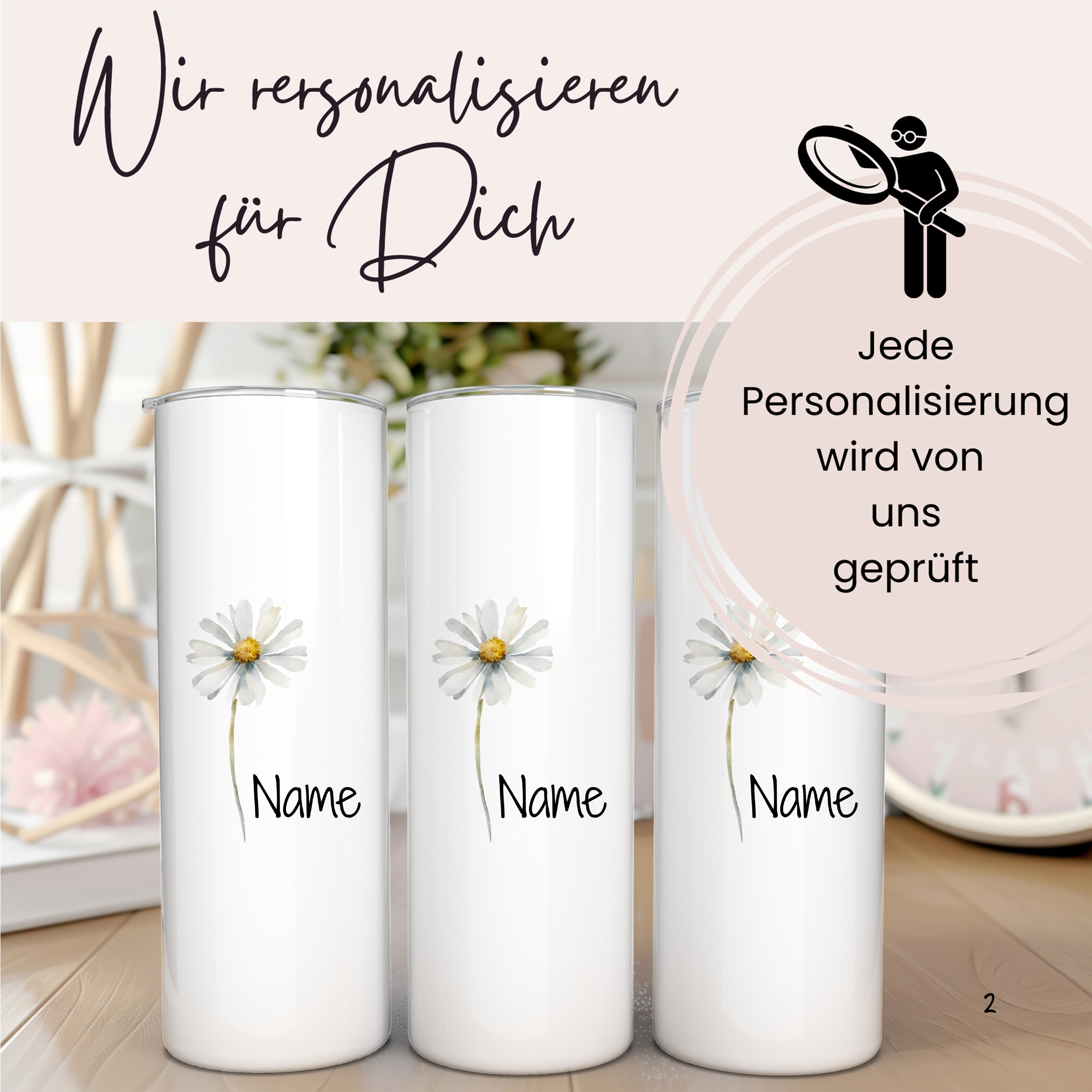 Personalisierbare weiße Becher mit Gänseblümchen-Motiv.