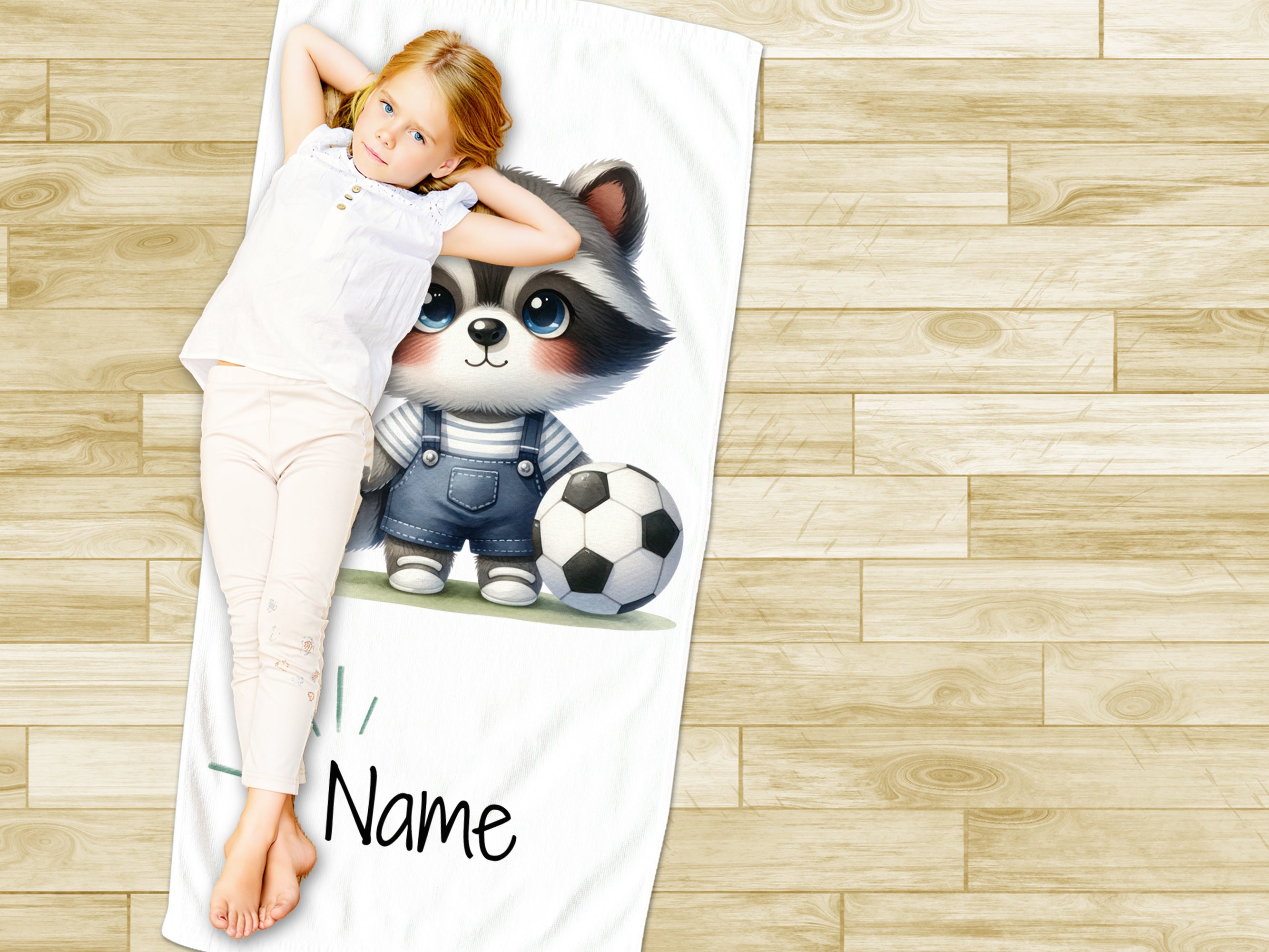 Handtuch mit Waschbär mit Fussball